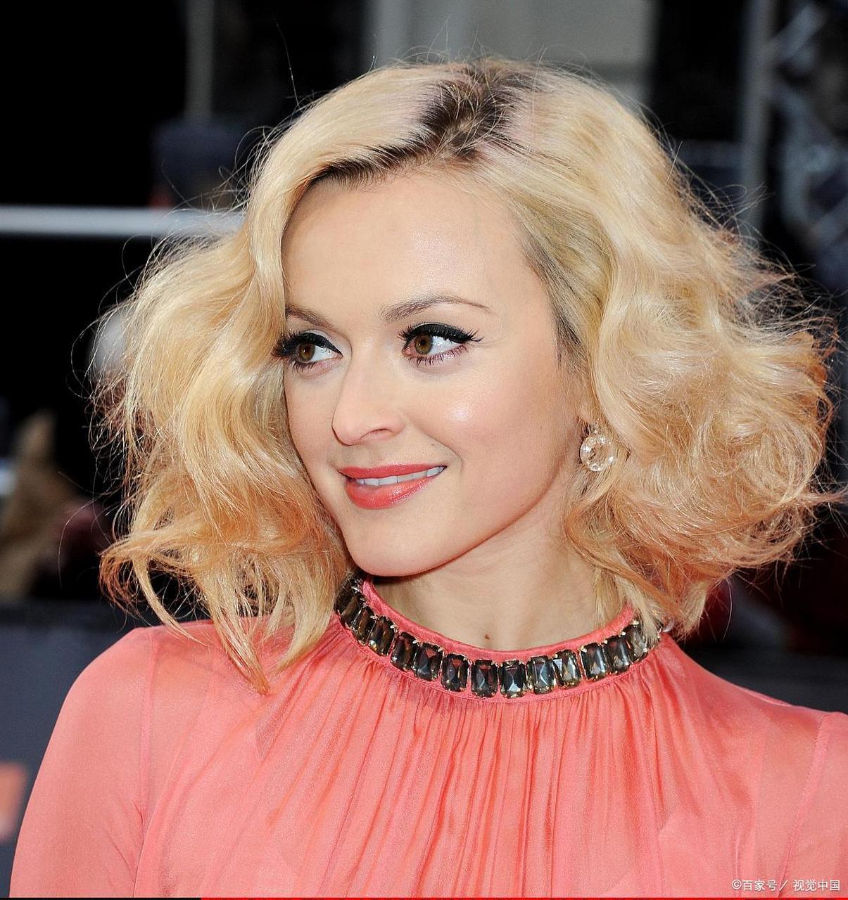 会谈恋爱的女生其实都是大方又敞亮的人 比如,她对男生有好感,她就能