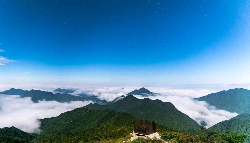 浙江最高的山峰图片