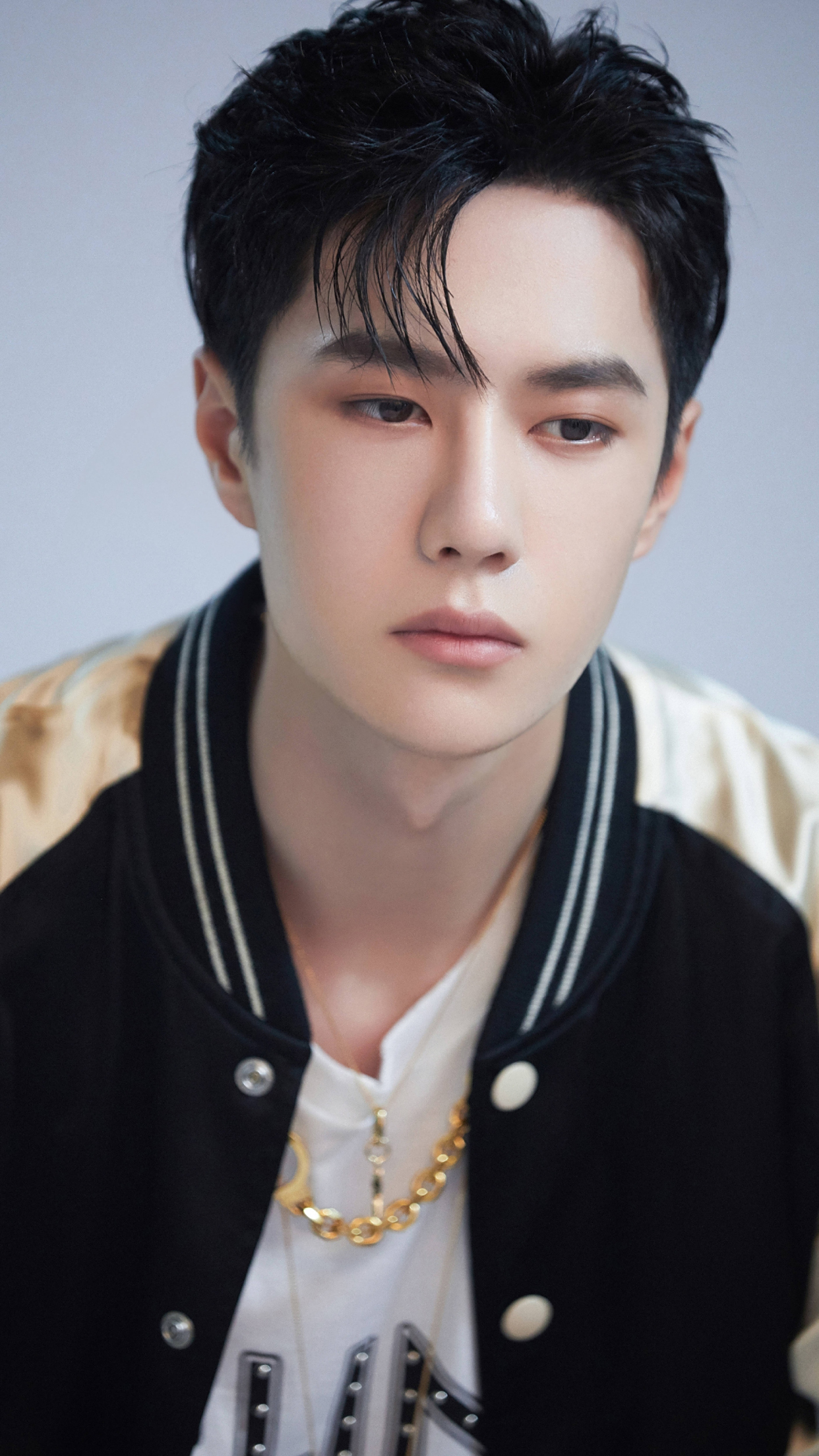 演员王一博,帅气写真照来了,《这街3》的王队长,请看大片