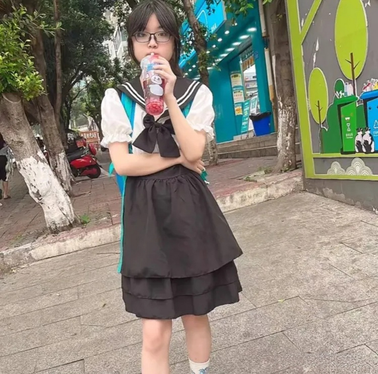 重庆一名14岁女孩失联已经两天了,目前其家人及相关部门人员仍然苦苦