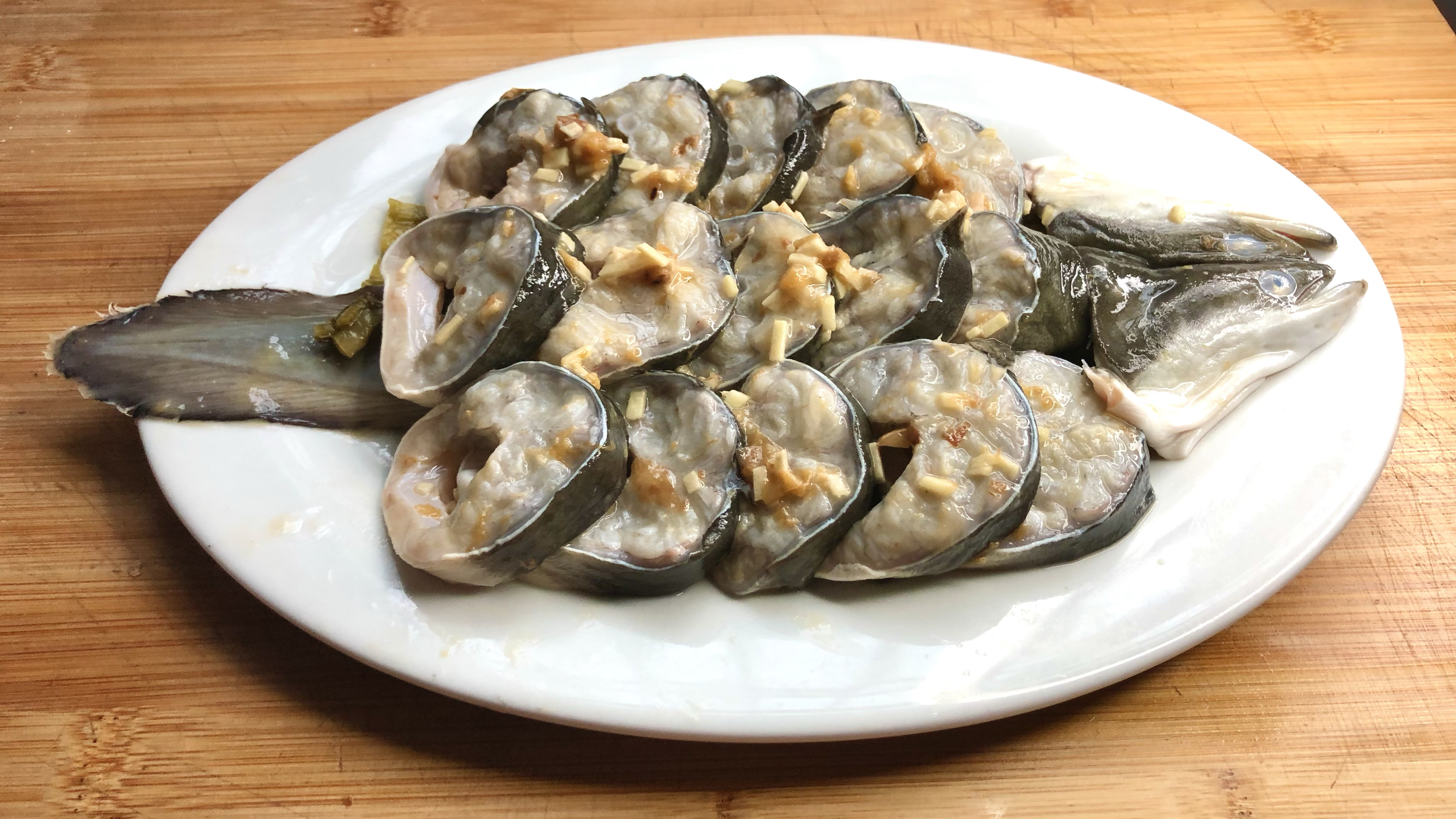 潮汕的味道:酸梅蒸鳗鱼,婚宴请客必备饭店菜,酸咸开胃