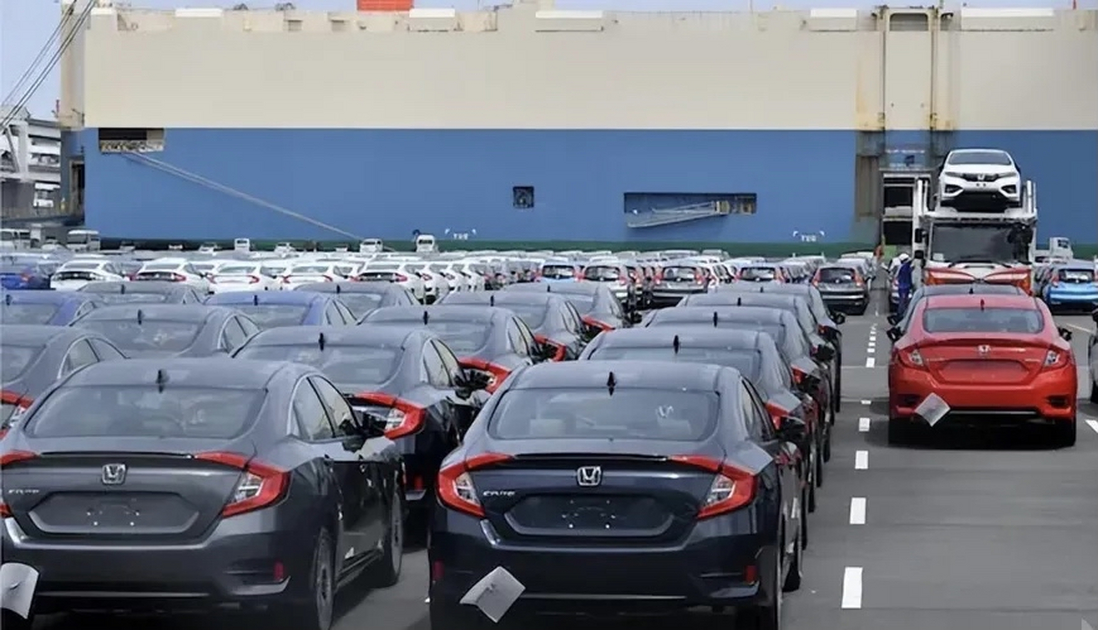 日本人难以接受,对华出口暴跌11%,丰田本田也撑不住了!