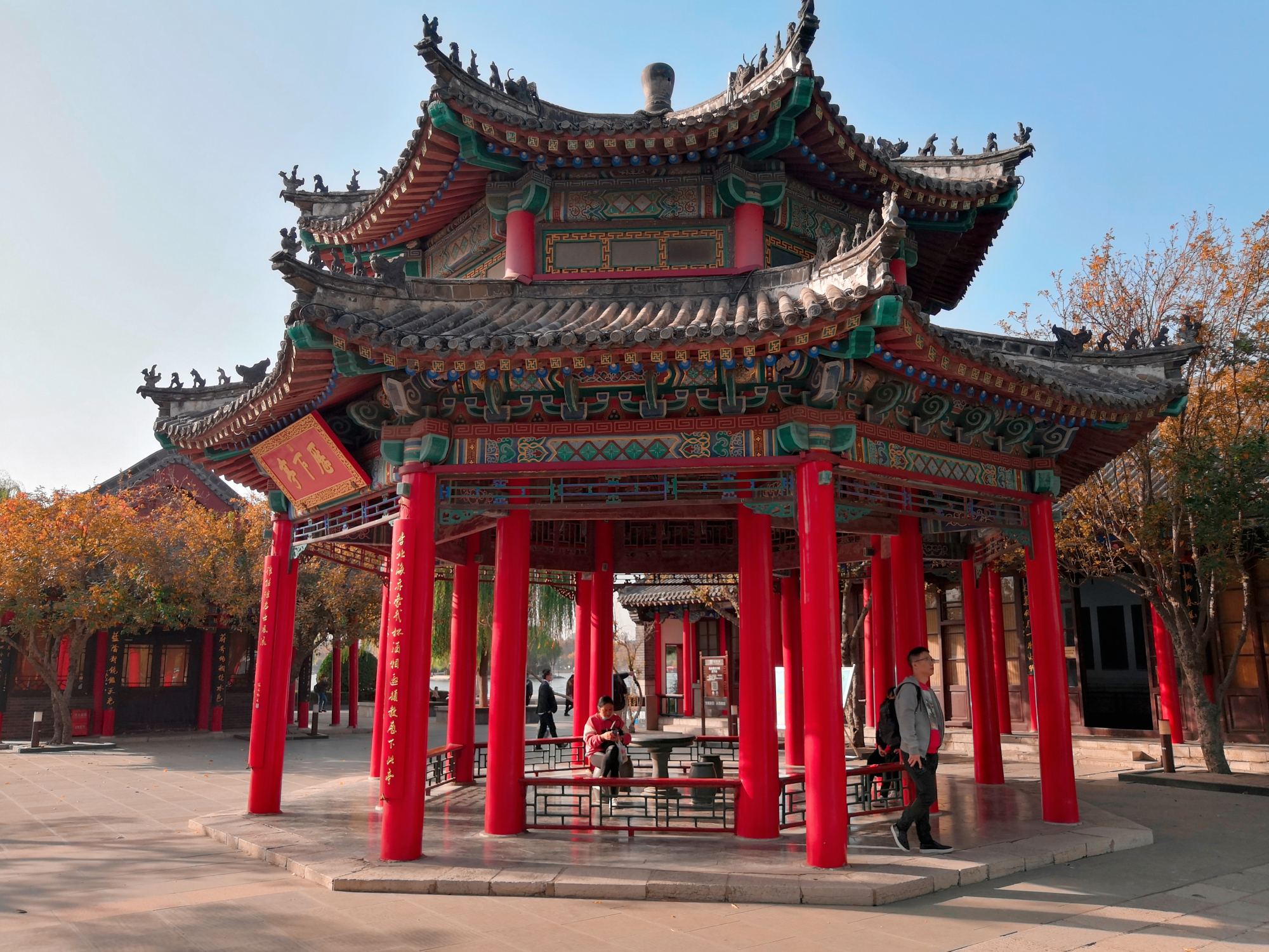 济南,大明湖上,历下亭边,风景如画