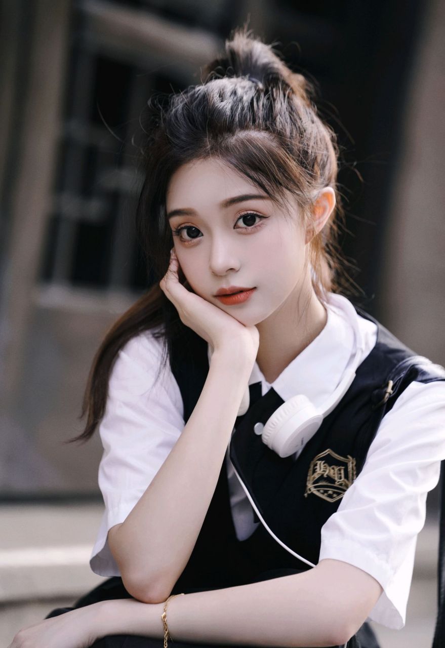 清纯甜美的单马尾少女"一只小苓妹"