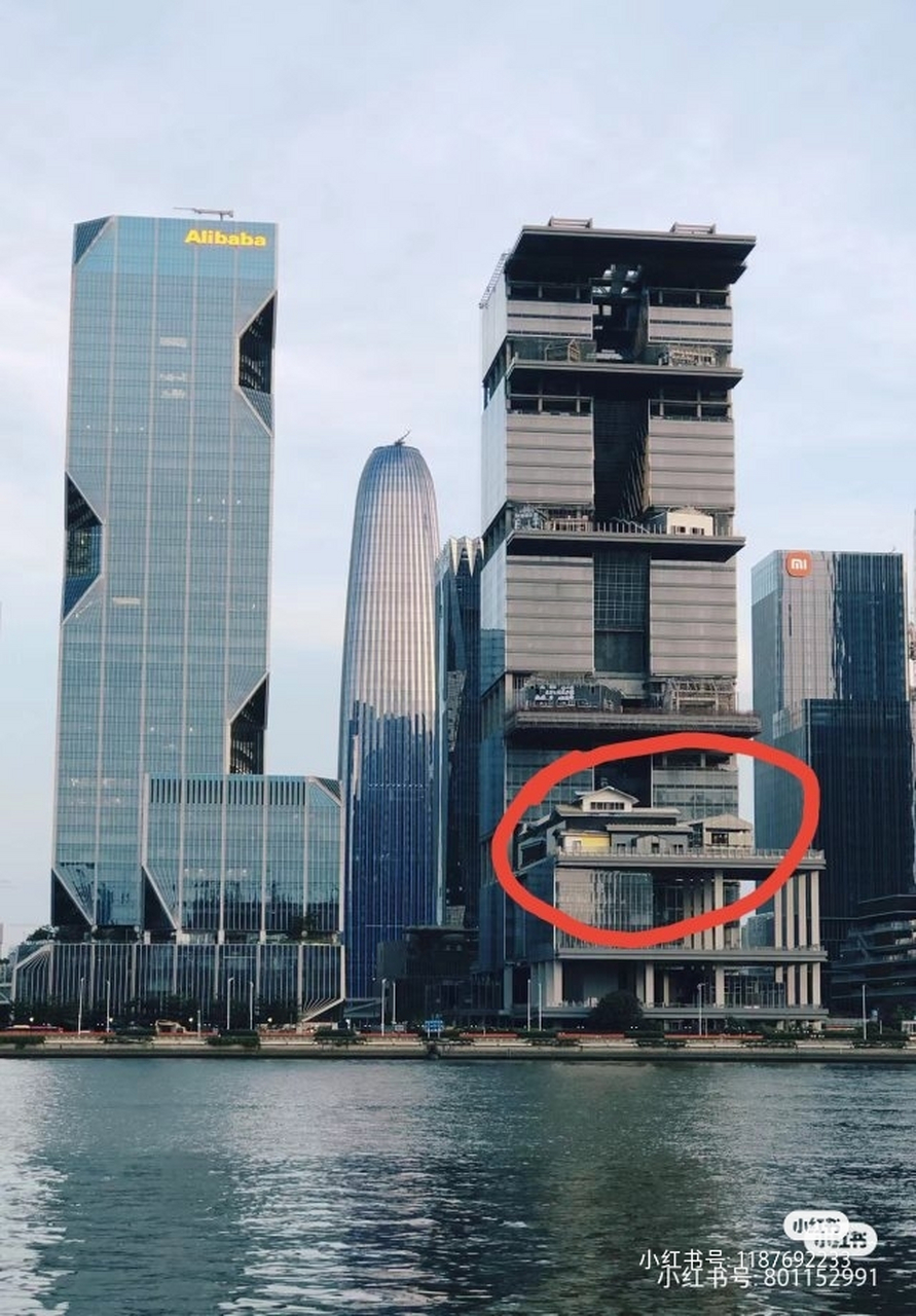 这栋楼是广州微信总部大楼,红圈地方是建的别墅还是一座庙呢?[疑问]