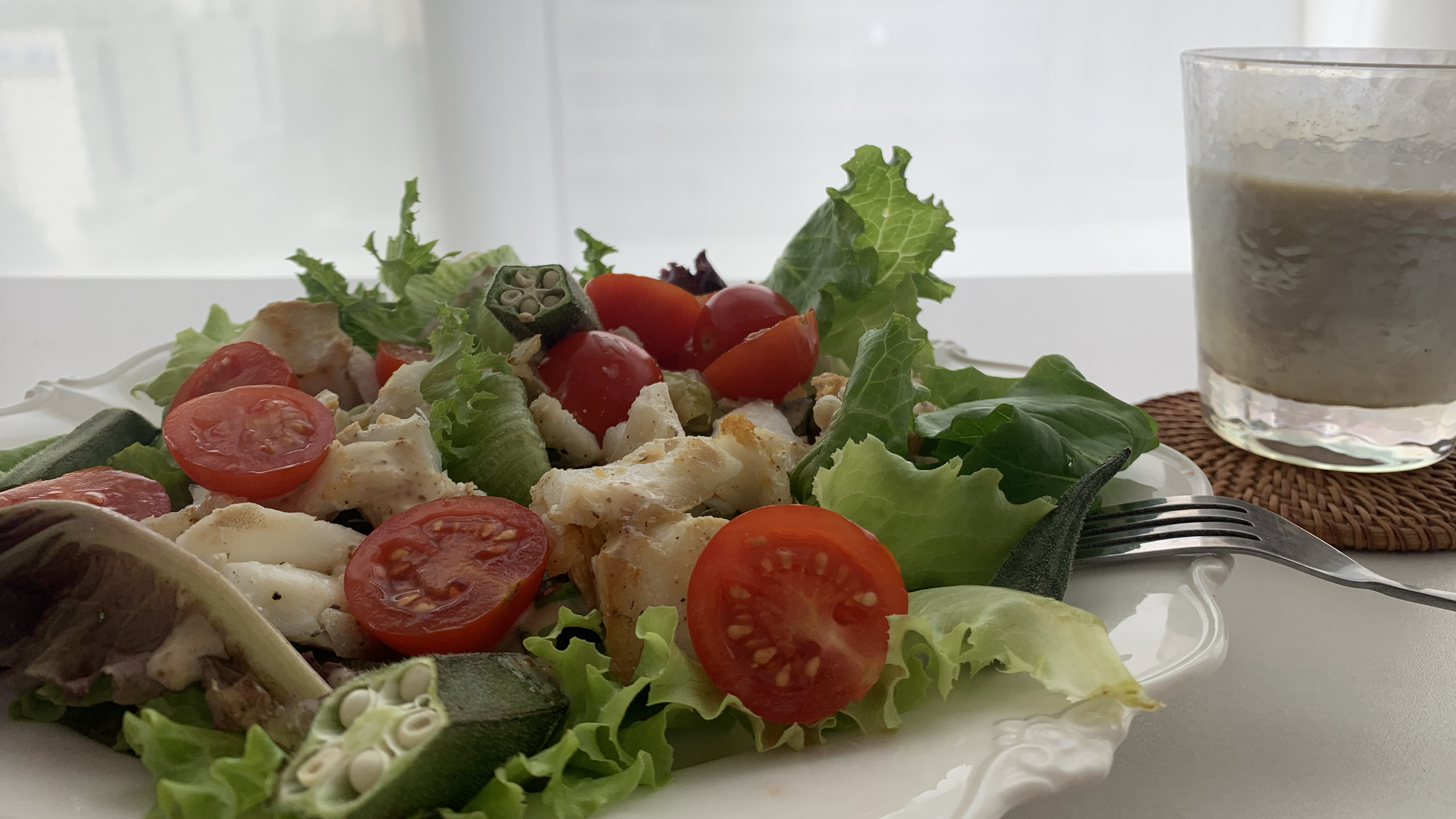 盐烤鳕鱼秋葵沙拉,虽然夏天要过去了,减脂餐可不能停呀