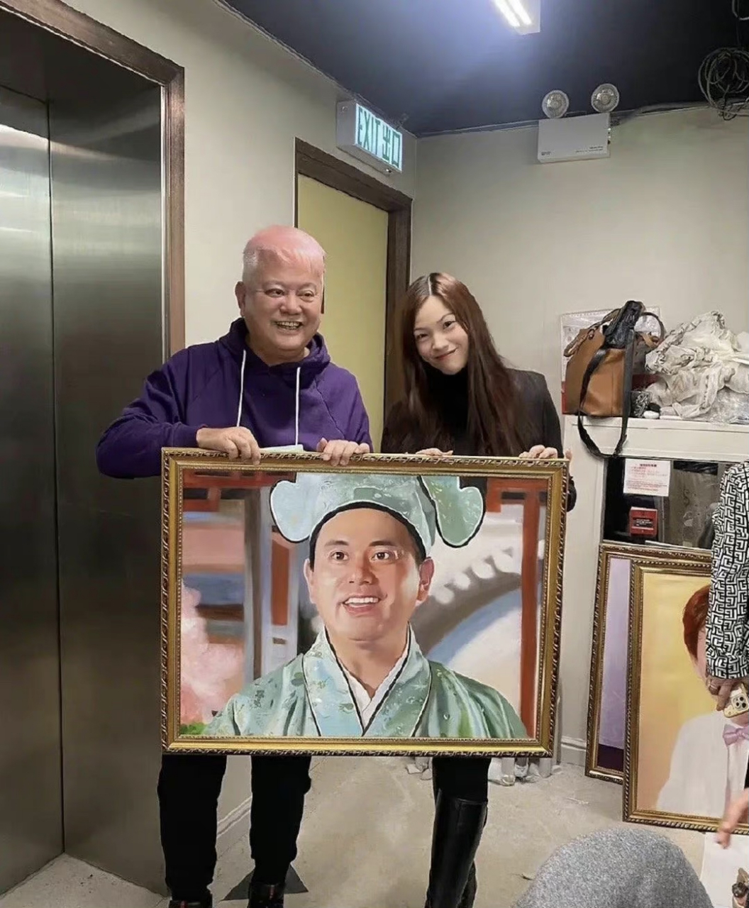 陈百祥72岁生日,获小40岁李基龙妻子作画三幅!