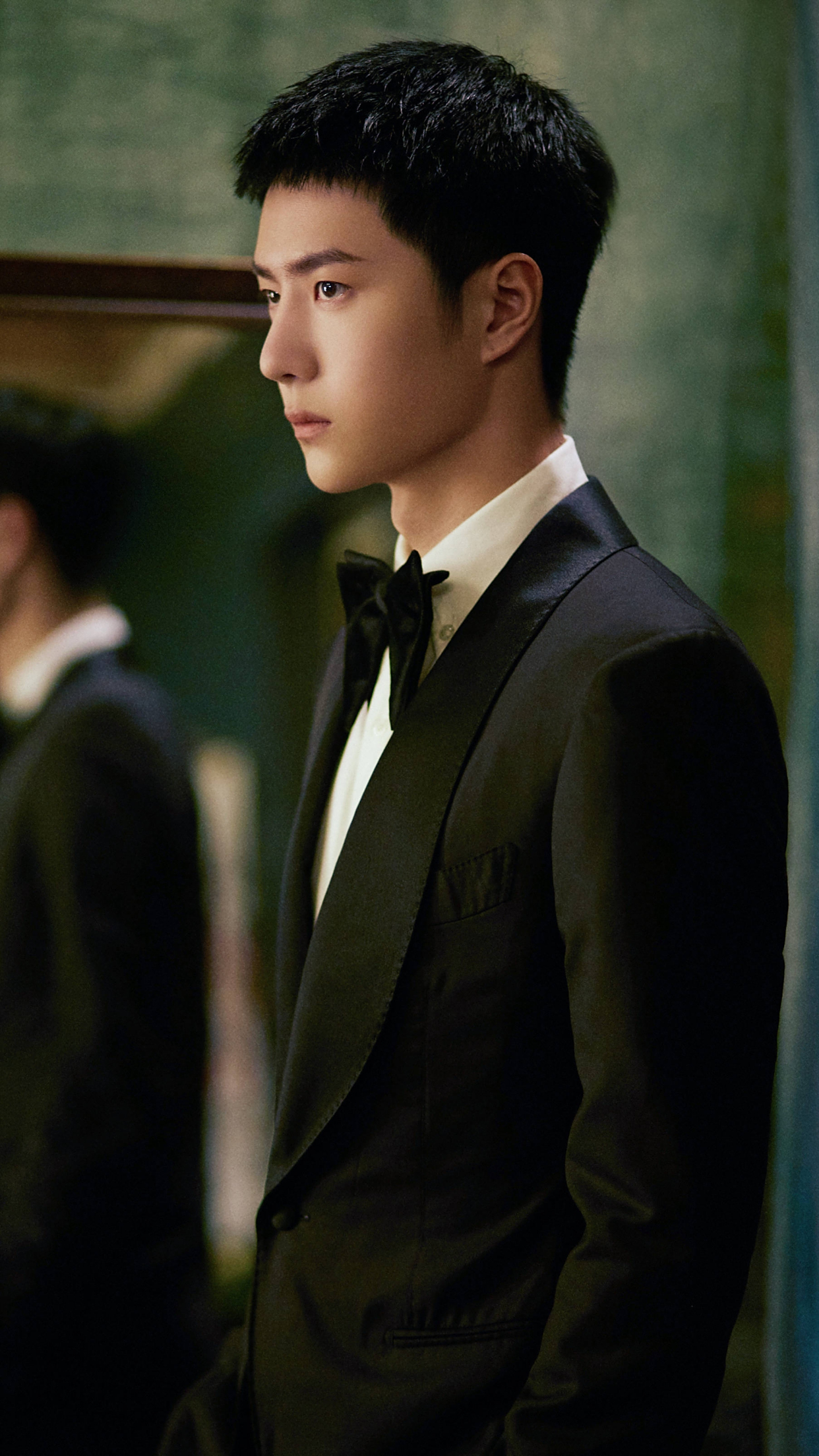 歌手王一博,身姿挺拔,帅气时尚,来看帅照!