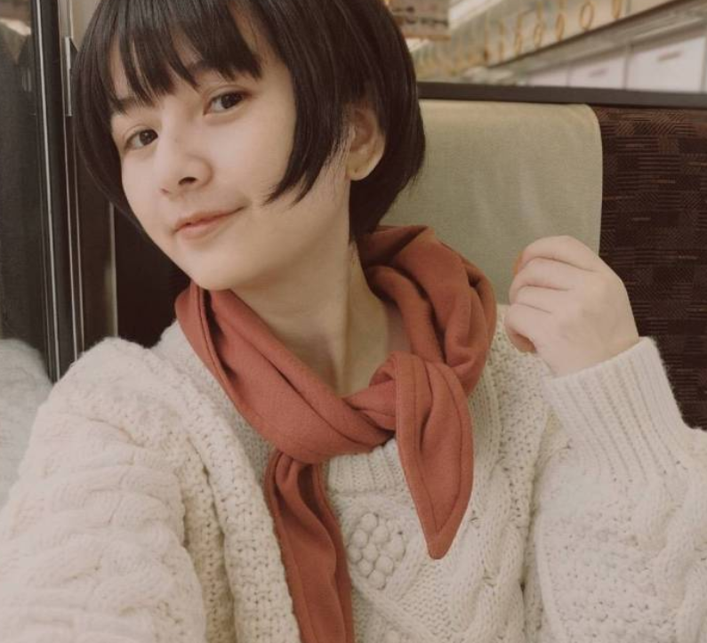 40岁漫画家夏达,近照看起来只有20多岁,充满稚气,一运动是功臣