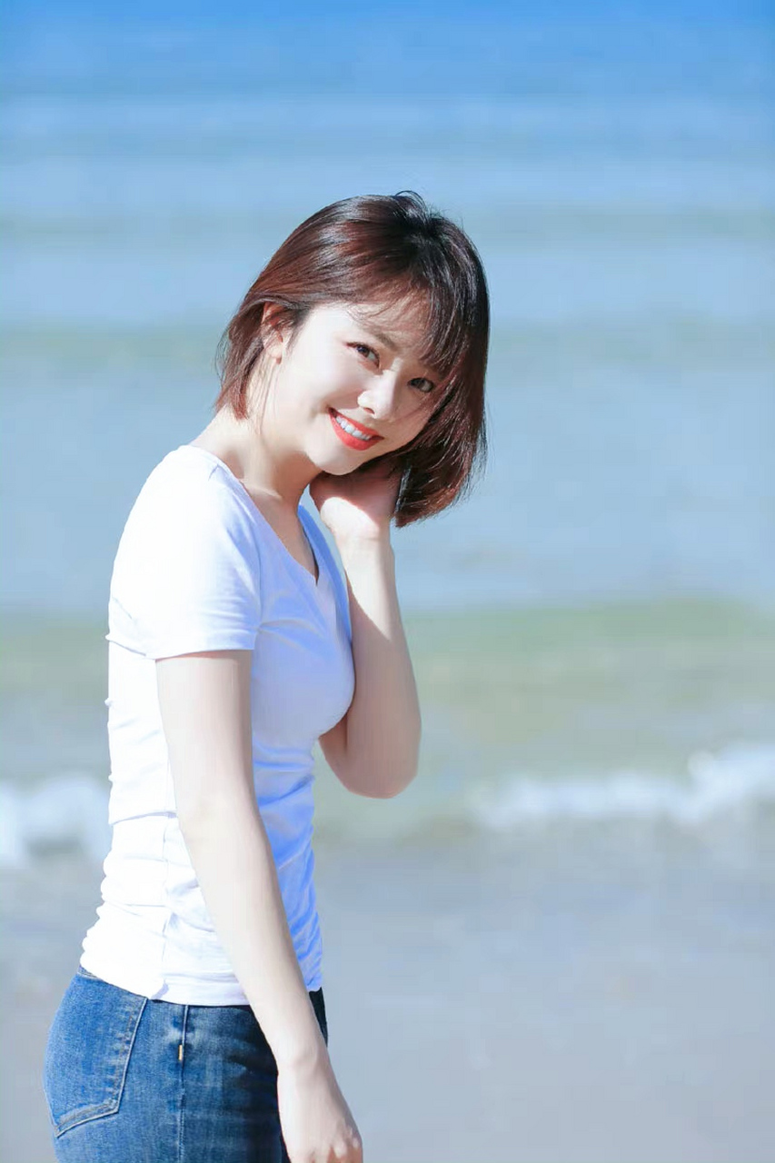 谭松韵# 唯美海边写真,清纯可爱,小家碧玉