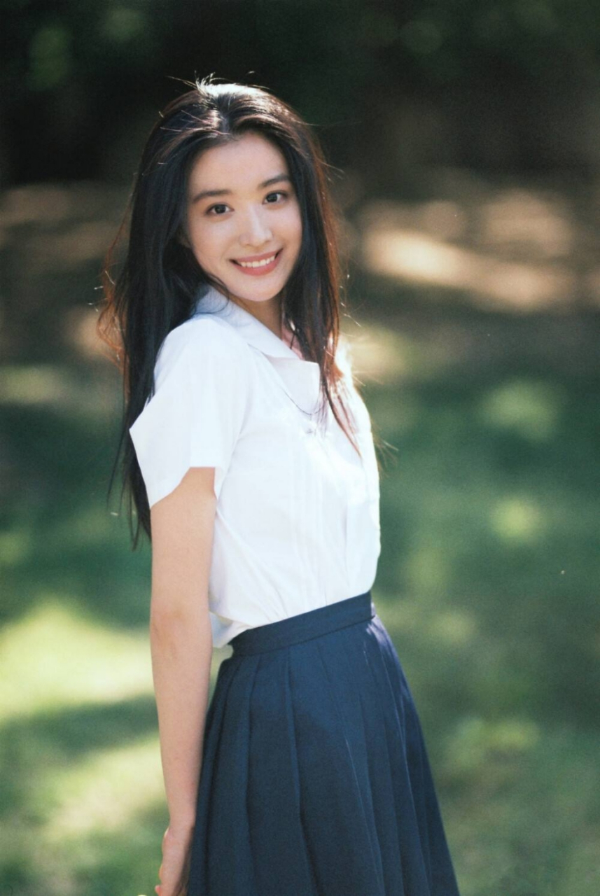 王楚然本名叫宋亚梦# 王楚然本名被爆出叫宋亚梦,无论姓还是名都改掉