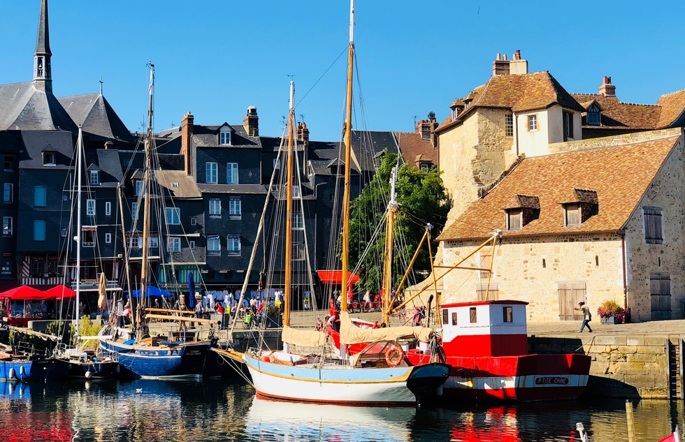 目的地:诺曼底小镇的壮丽之旅