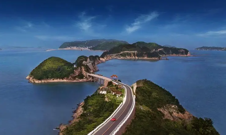 江苏省第一大岛屿,是中国东部沿海最大的岛屿之一,岛上山峦起伏