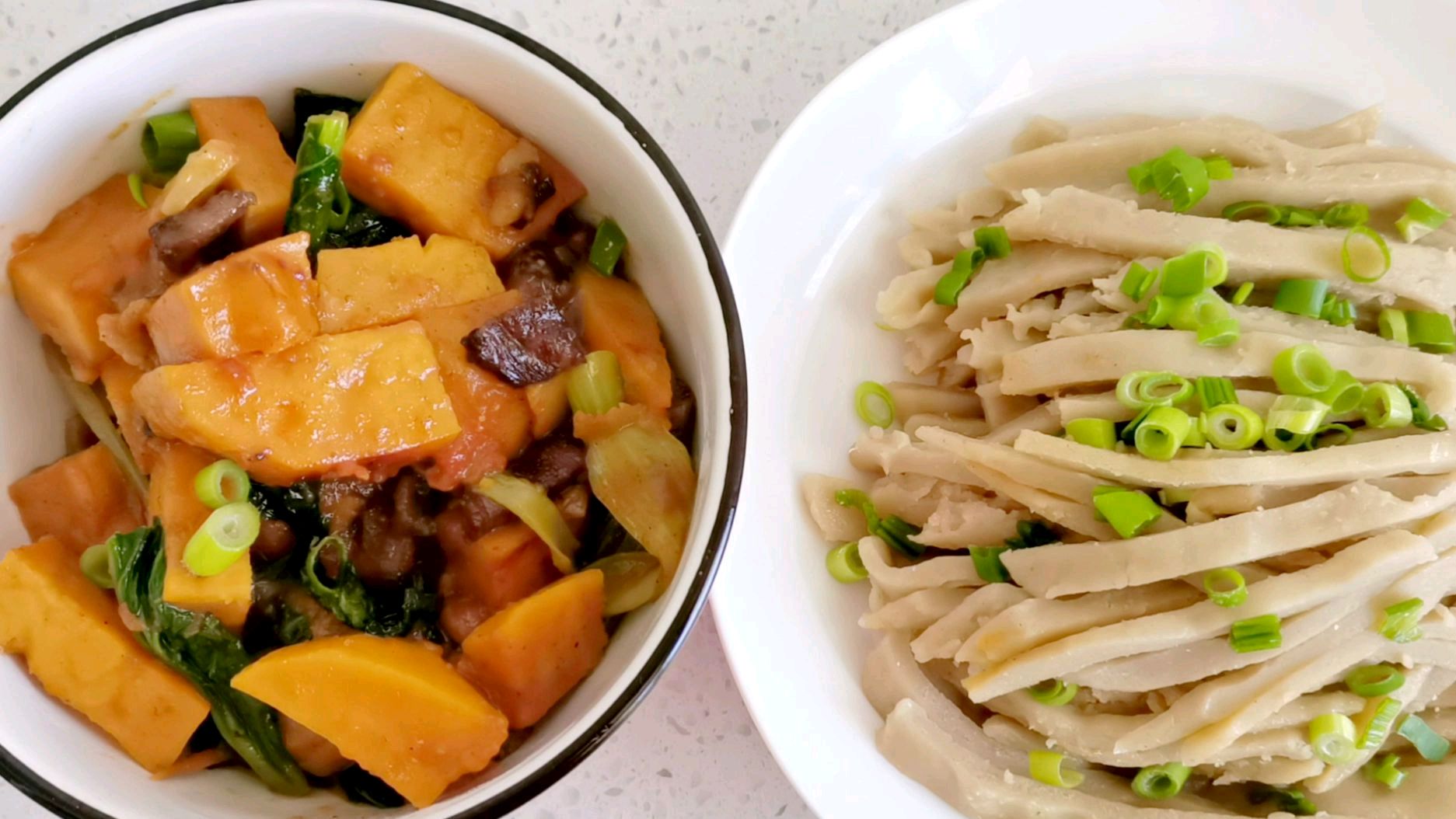莜面烩菜锅贴,家乡的传统美食,大铁锅贴才经典,电锅贴也好吃