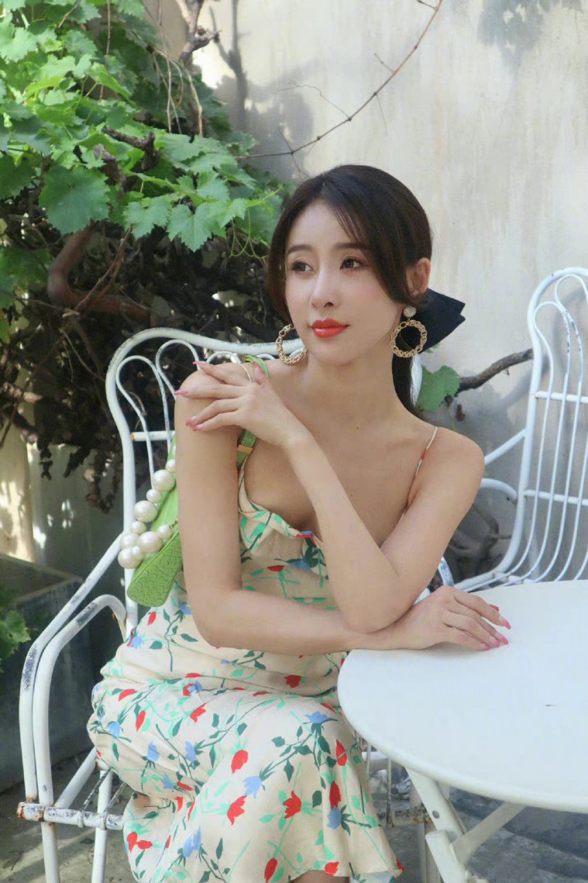 贾青(英文名:ting anne),1986年11月2日出生于陕西省西安市,中国内地