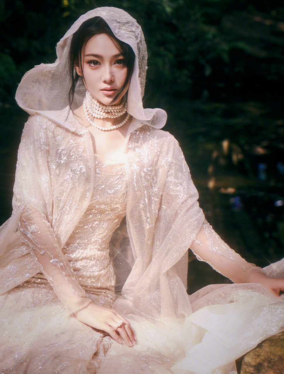 喜欢这一身琉璃版的幻彩犹如女神降临,自带光环.