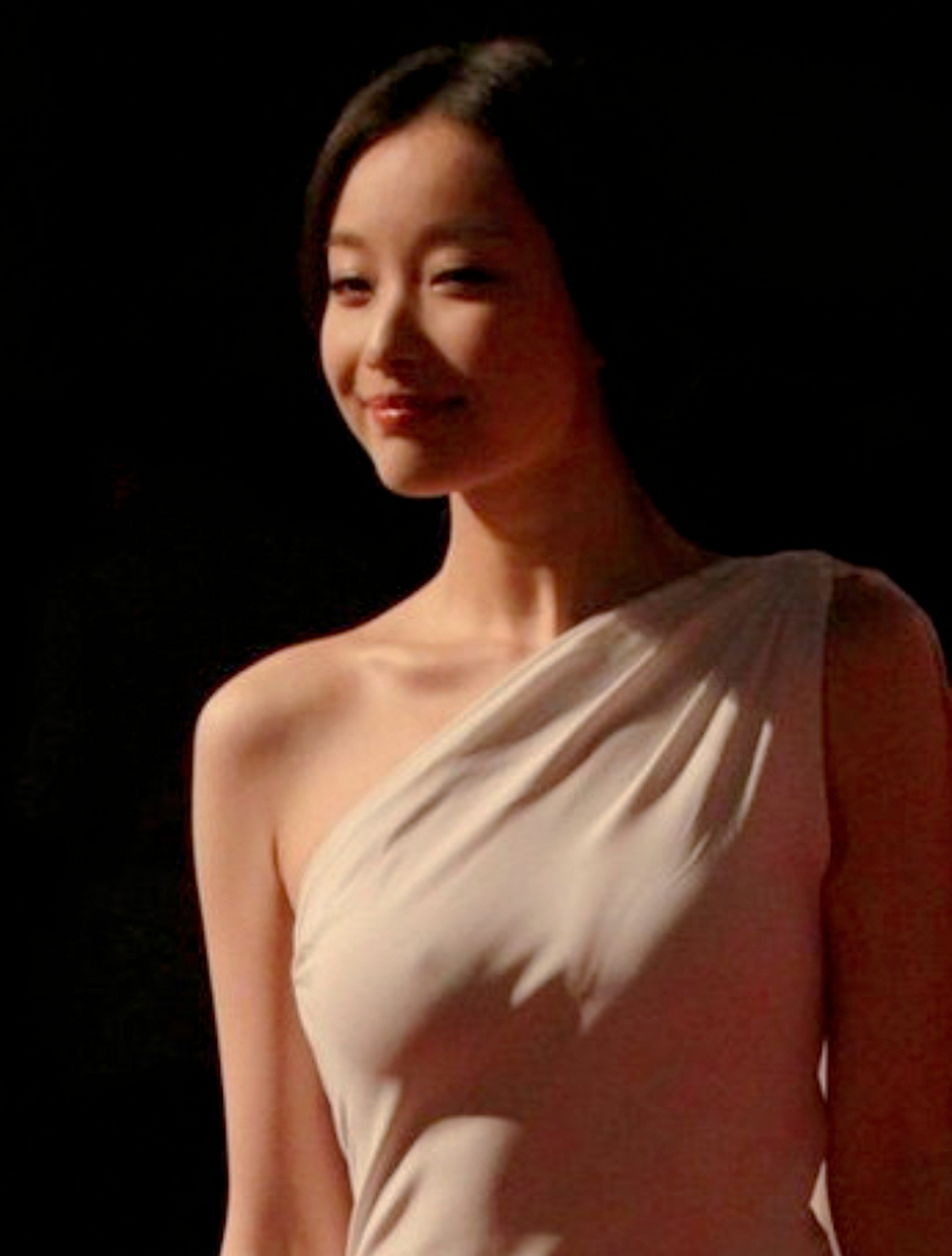 倪妮早期红毯秀,是不是略带一些羞涩呢 #倪妮