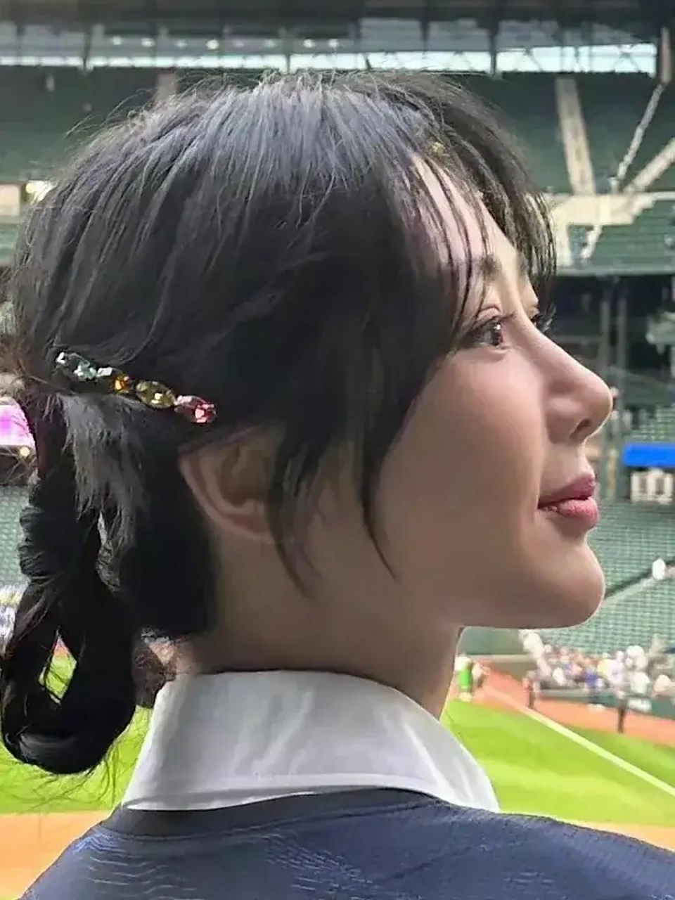 杨紫侧脸是不是比正脸精致?适合演什么剧呢?[思考]