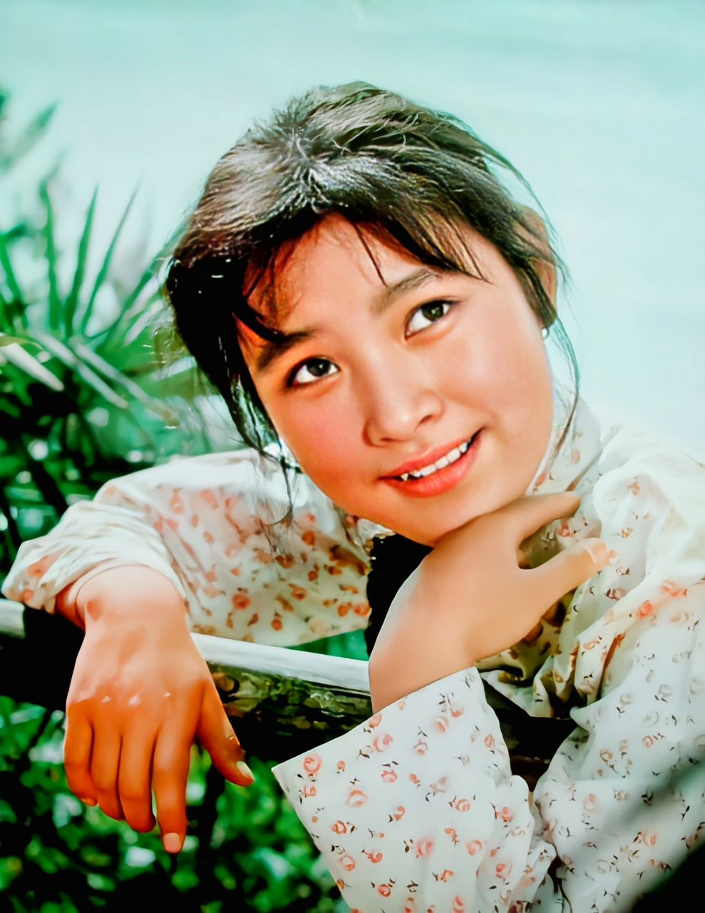 电影《小花》经典好看,唐国强演的哥哥赵永生与两位"小花"妹妹的