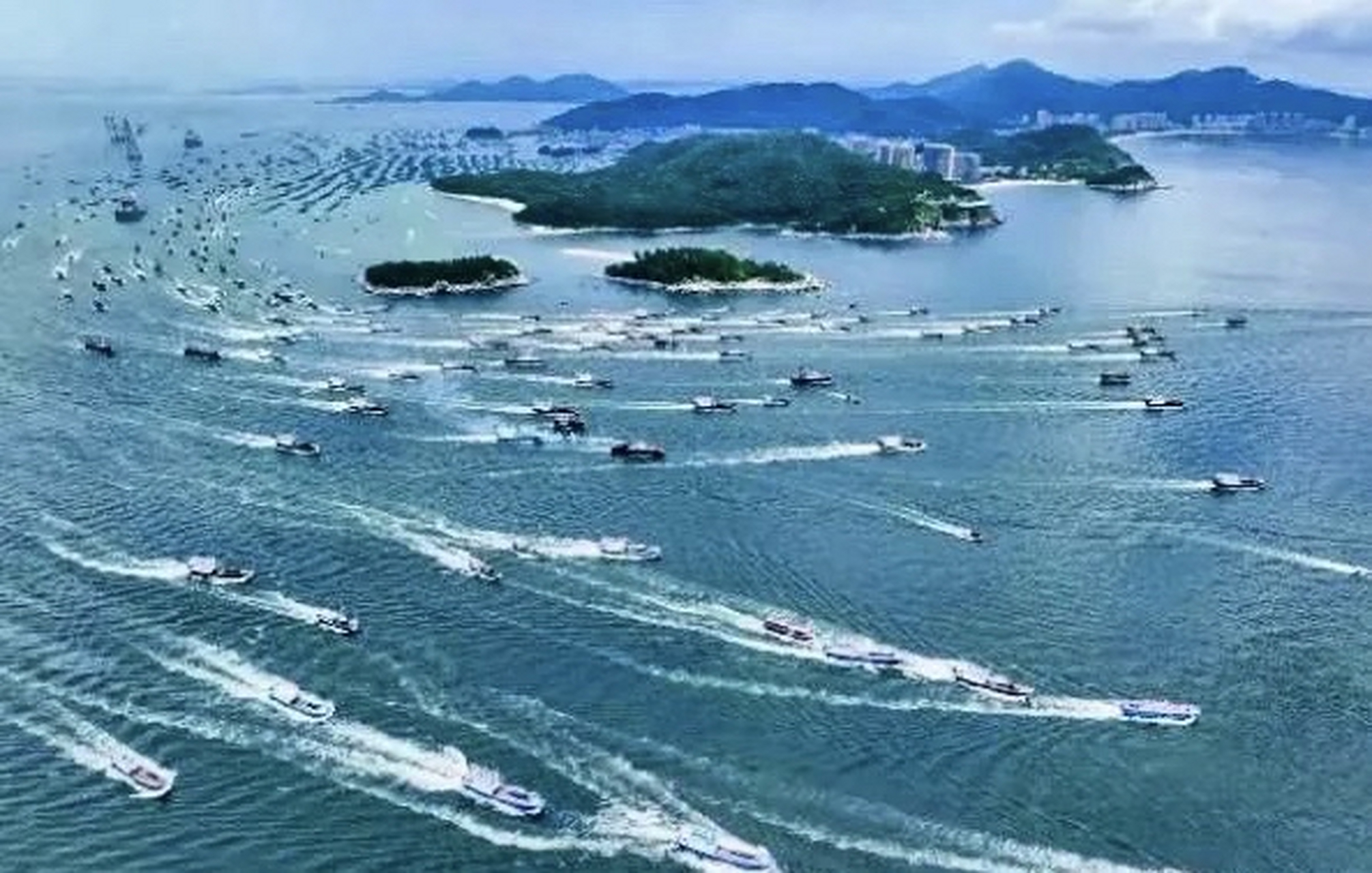 南海区域仁爱礁,今日两百多艘船08快速 据新闻报道,仁爱礁区域今日