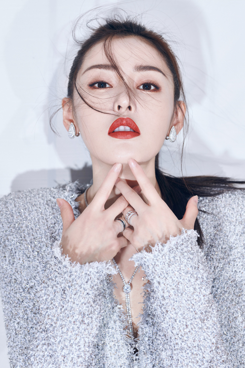 张天爱性感妩媚写真!#气质美女# #明星# #今日早安问候