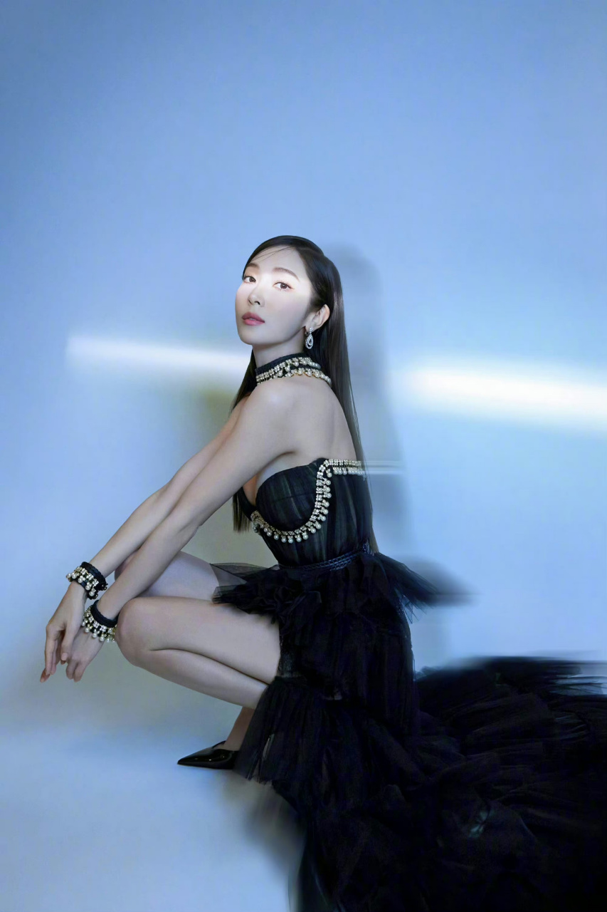 郑秀妍  高跟凉鞋  大长腿又直又白