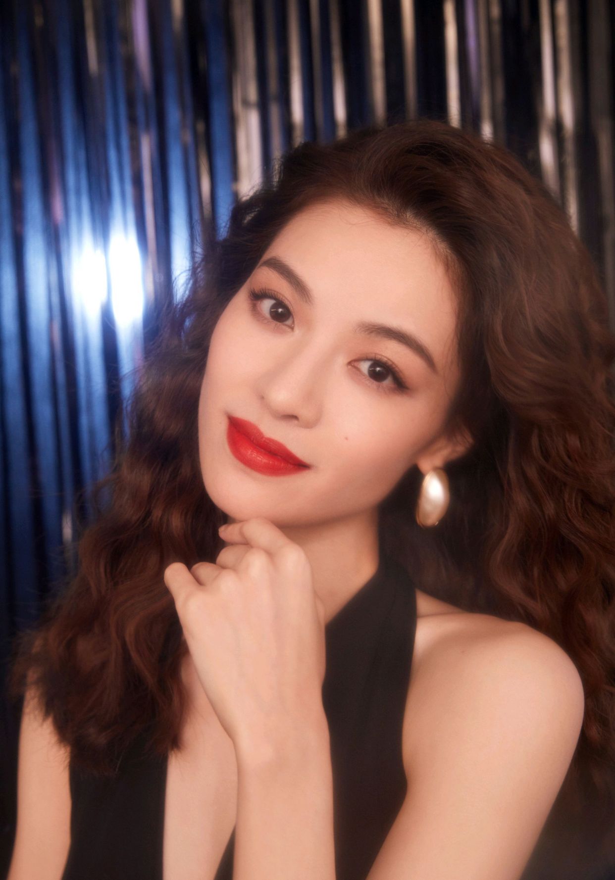 钟楚曦就是复古港风造型,一头蓬松卷发真是性感美艳又迷人!