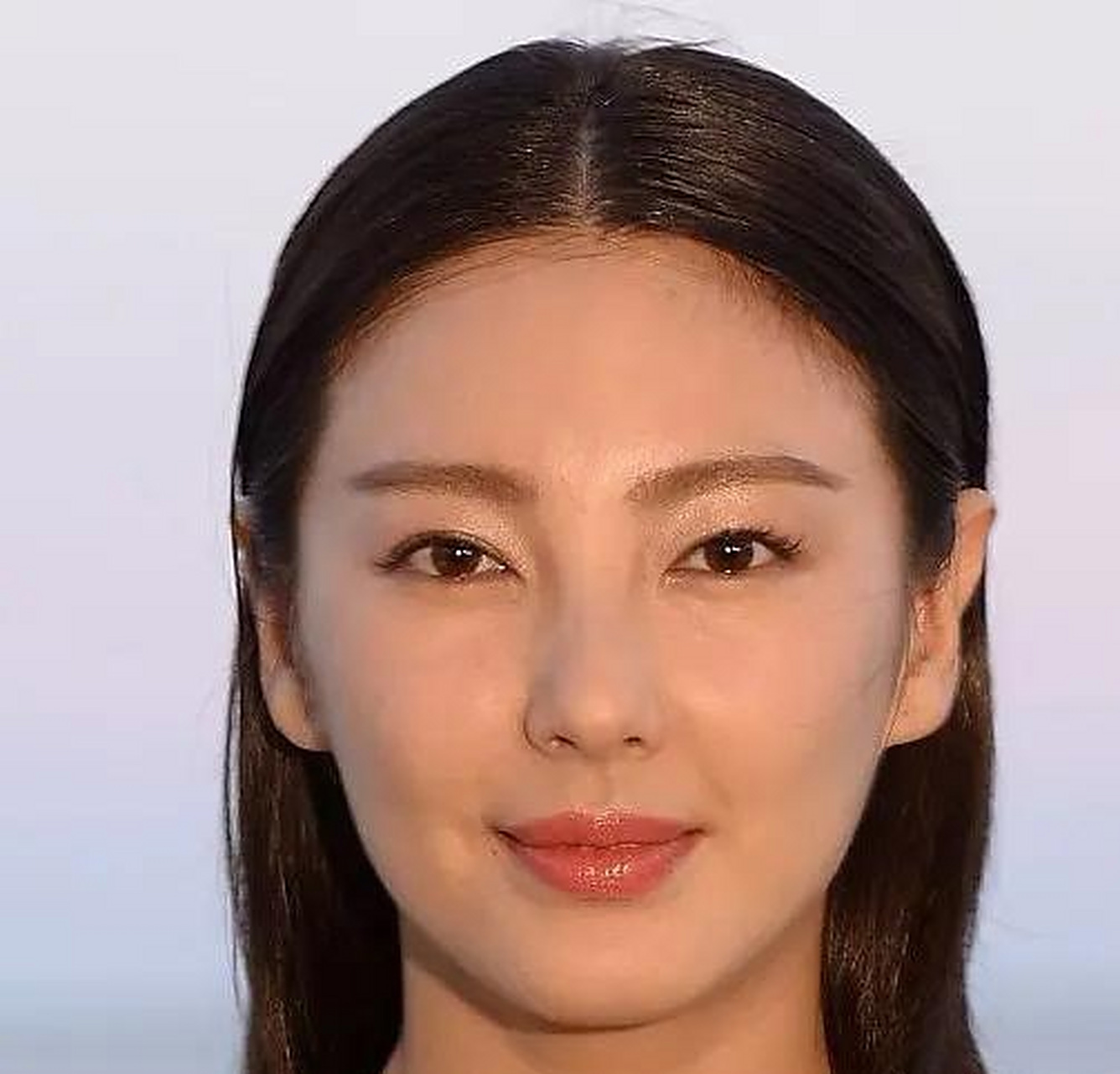 张雨绮生图状态绝了,女生男相一脸英气