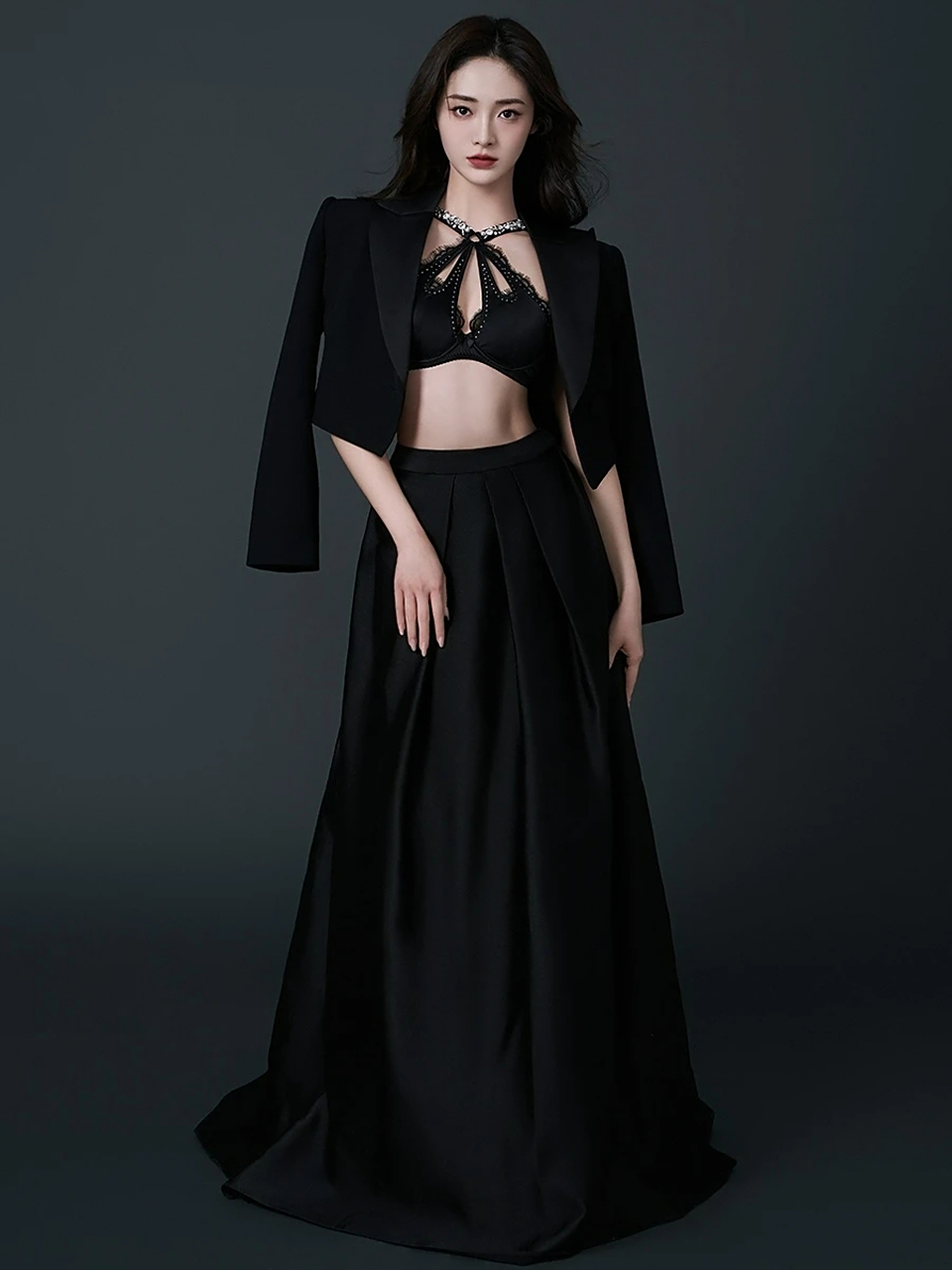 周洁琼hiddenbutterfly代言照片. 黑色神秘性感,气场十足.