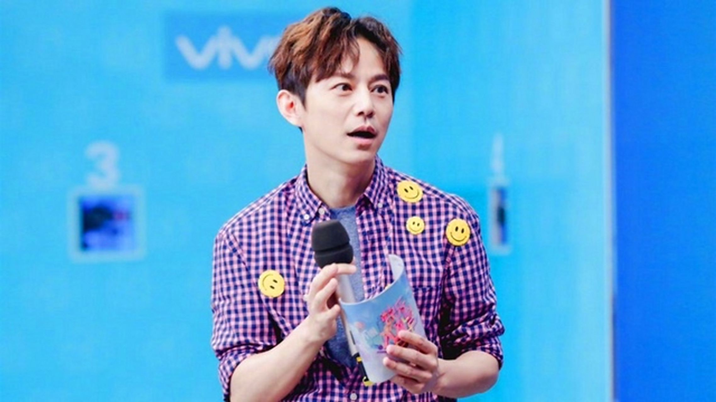 何炅素颜去买菜,注意离开美颜后的样子,网友:判若两人