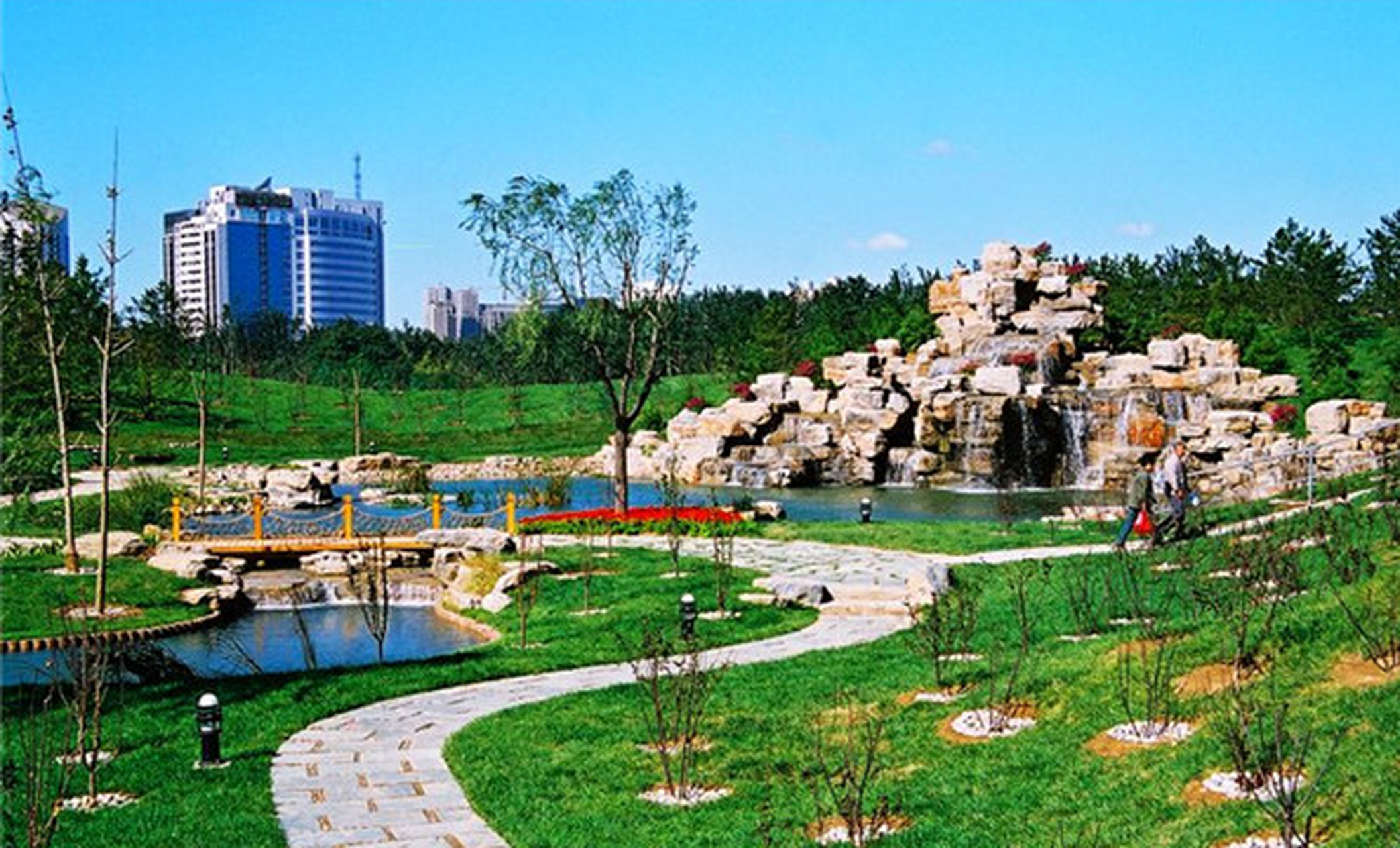 朝阳公园是北京四环内最大的公园,门票只需5元,是4a级景区.