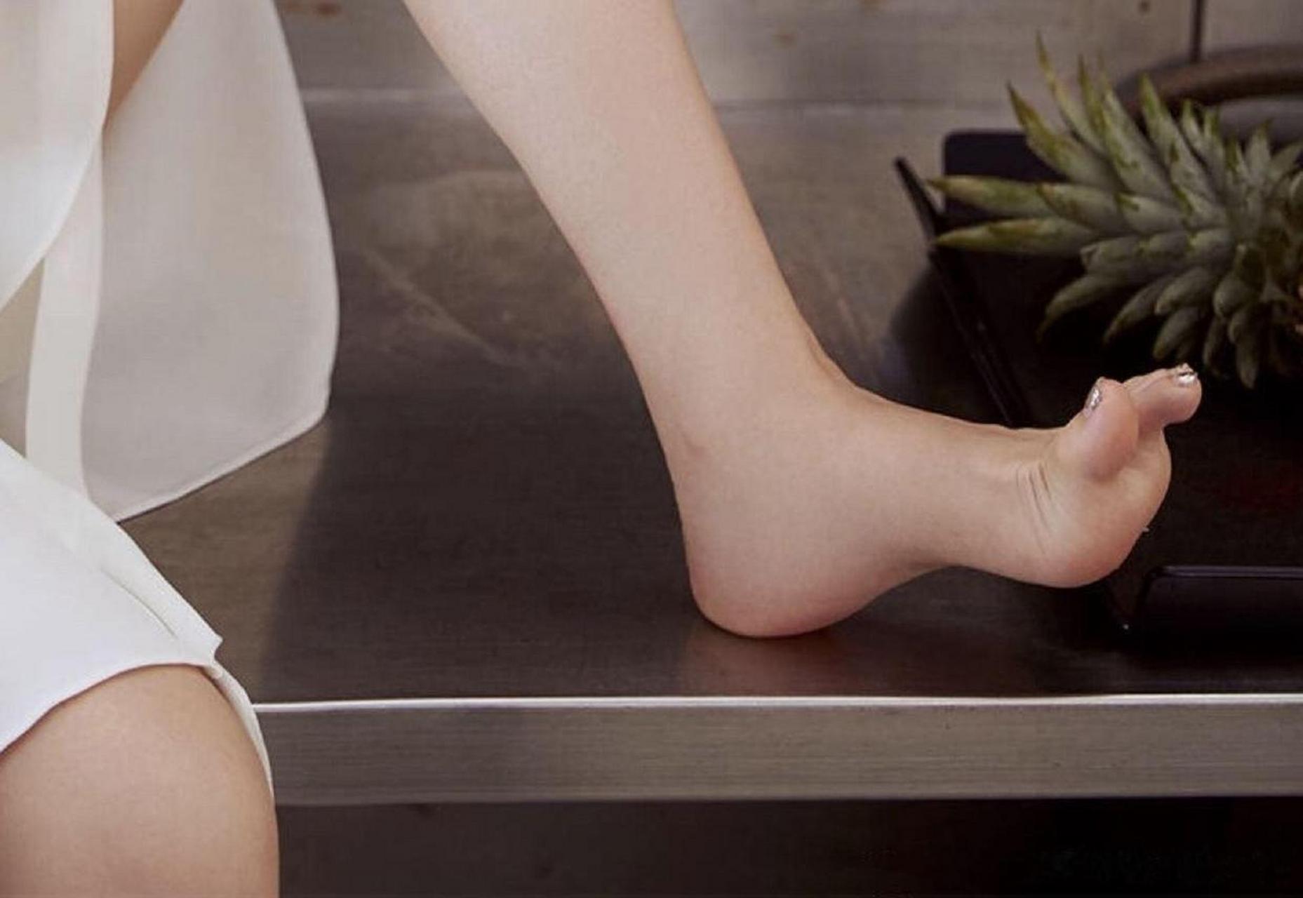 王晓晨  光脚丫  #王晓晨