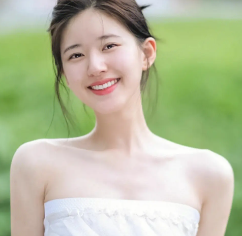 娱乐圈女星羡慕的牙都咬碎了,当红小花赵露思白鹿根本不缺资源!