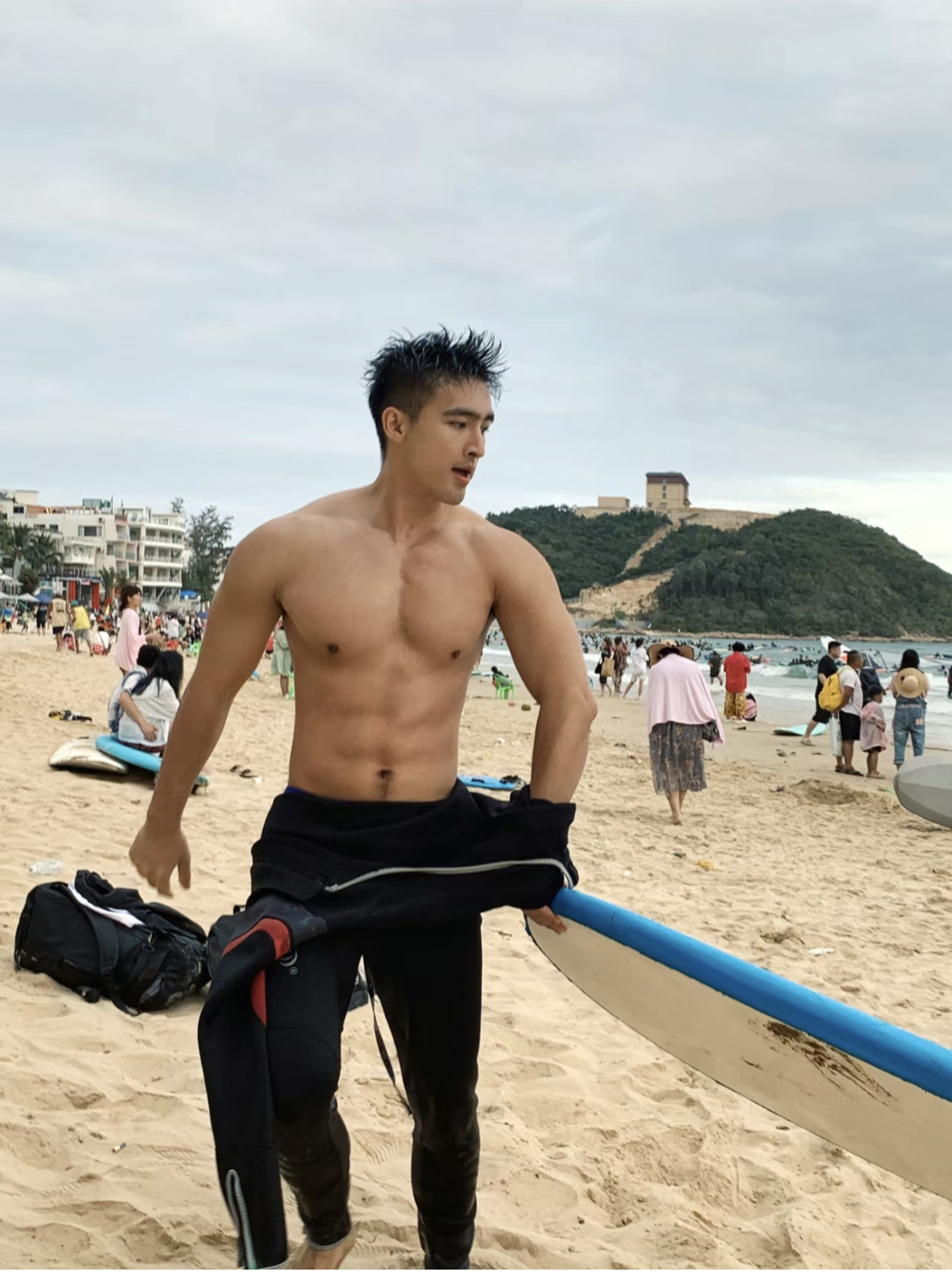 顶级天菜!肌肉男神毛若懿私照太欲了