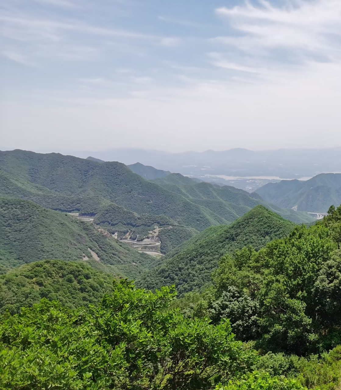 盛夏风景# 河北平山的七彩驼梁,主峰二千多来的海拔使这里凉爽宜人.