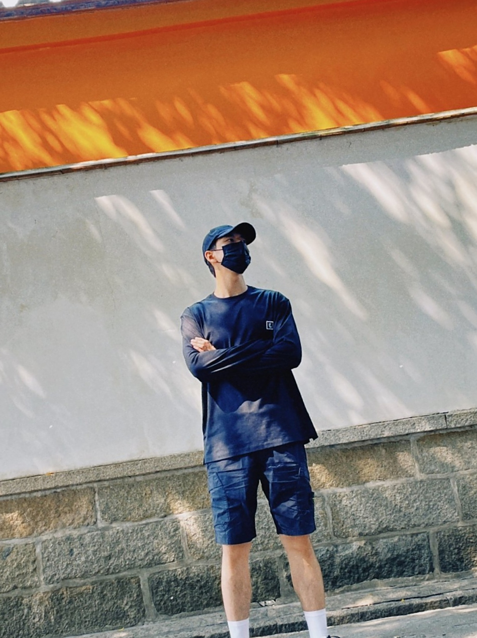 李现你在看什么,你的背影好帅,在好看的风景不如(去有风的地方!