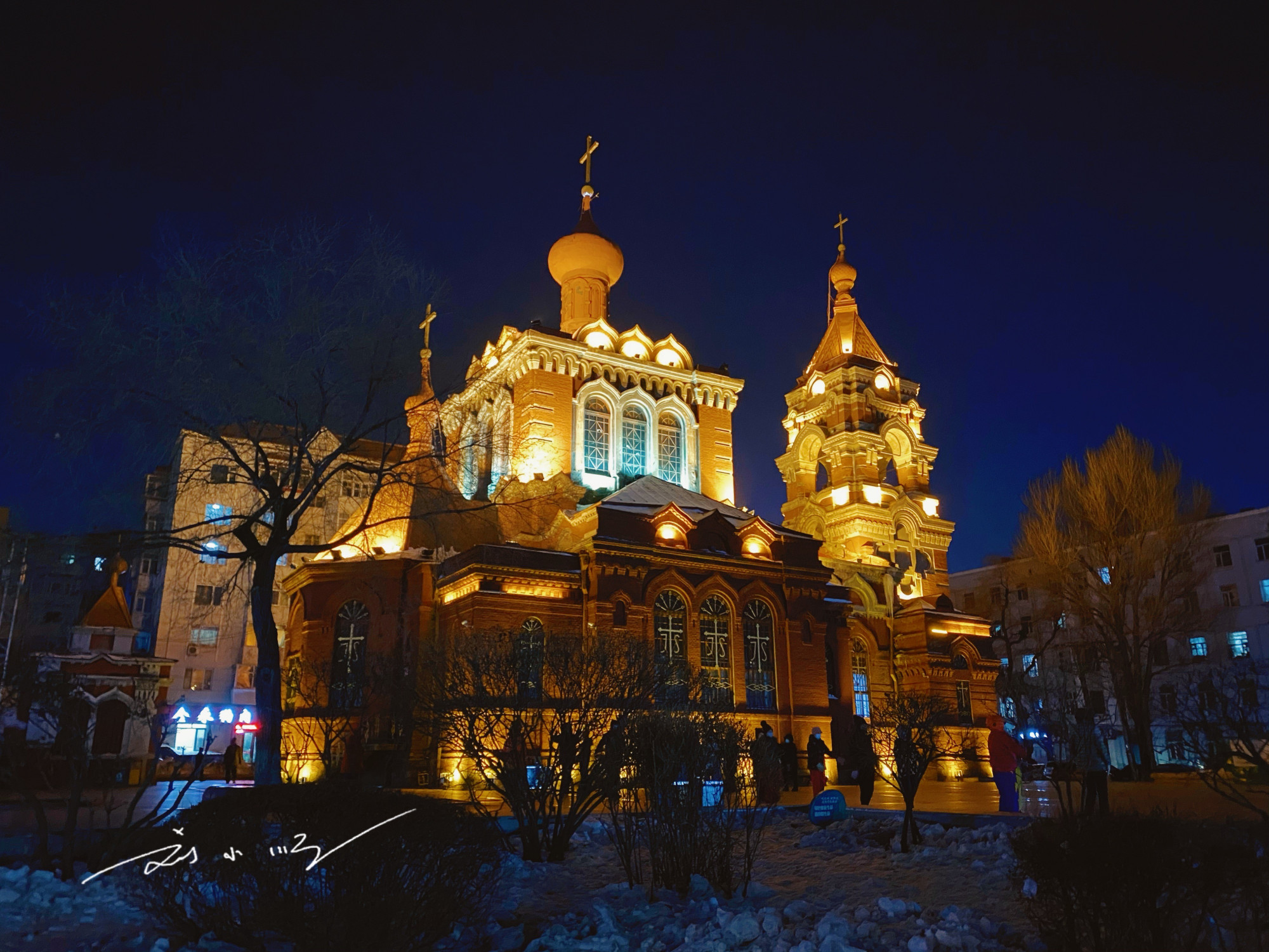 哈尔滨果戈里大街上有一座"传奇"教堂,夜景特别美,游客却不多