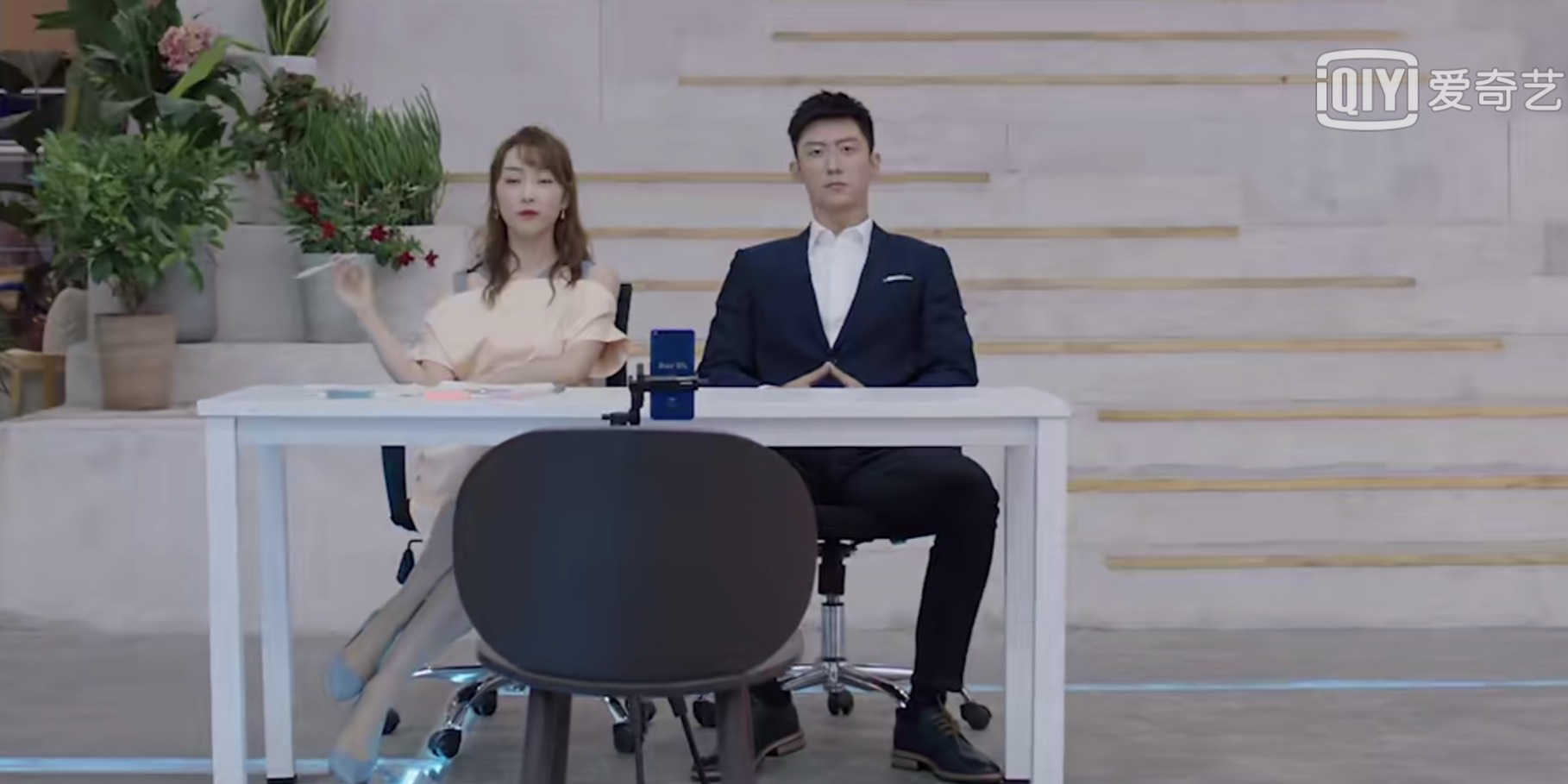 《青春创世纪》黄景瑜和吴谨言直播带货创业,最接近你身边的角色