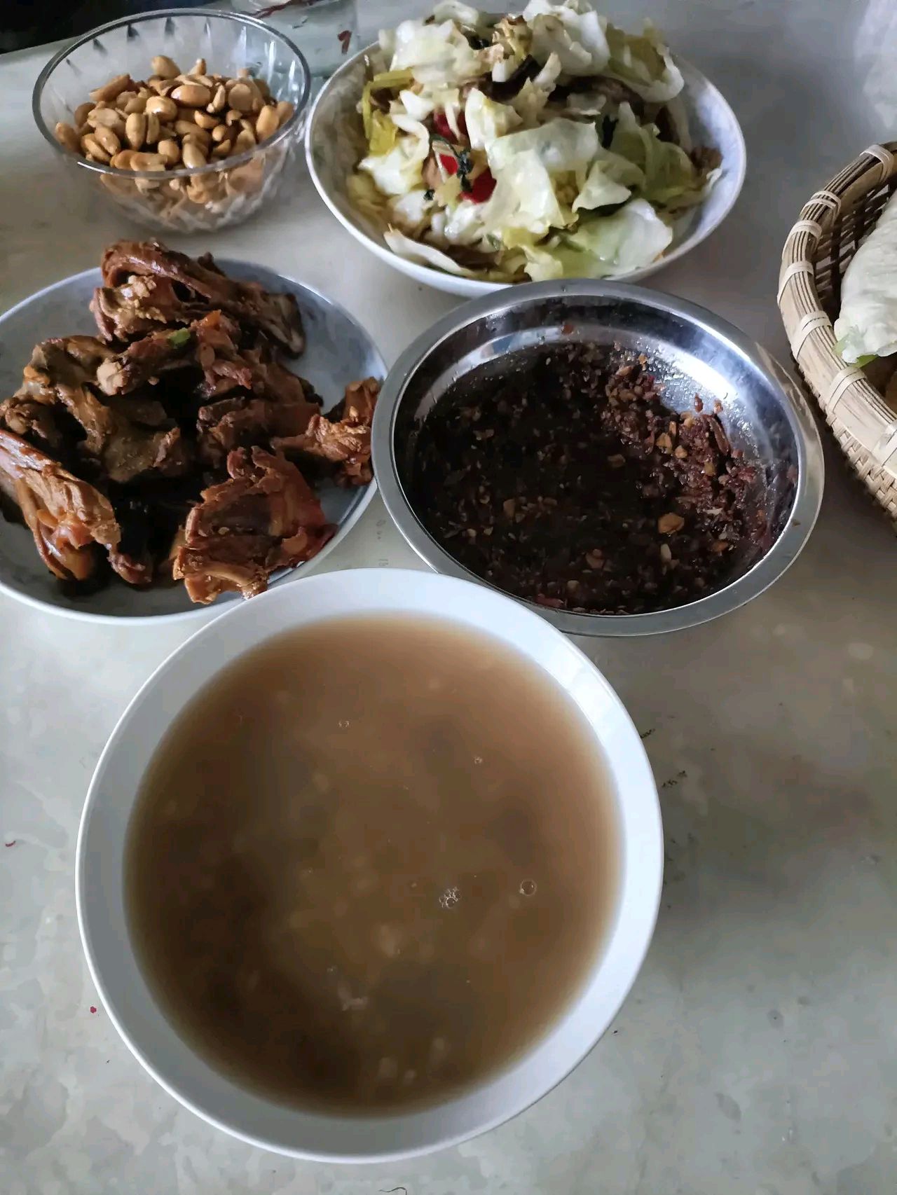 我在私立幼儿园,工资2500元