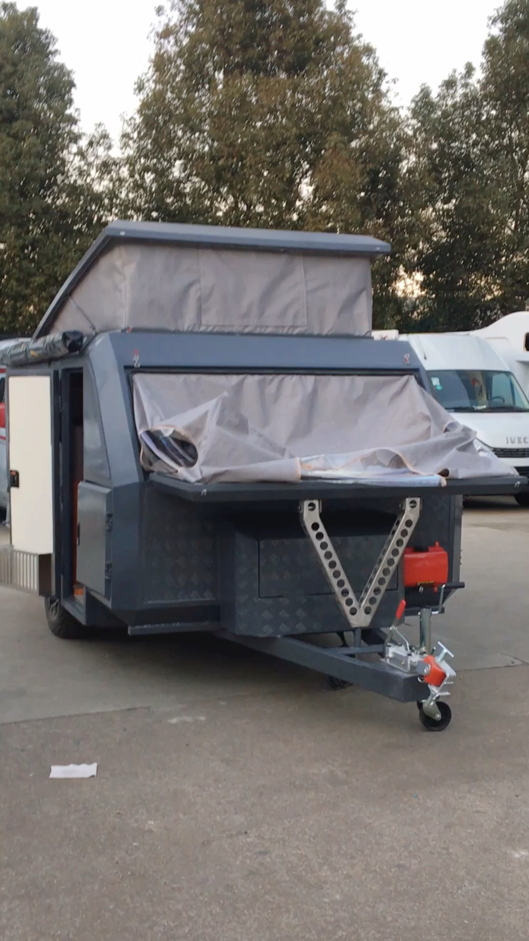 越野型的小型拖挂房车!