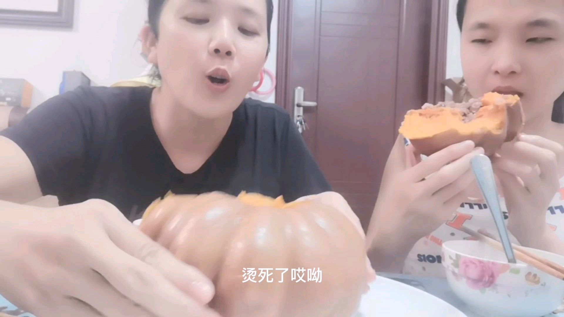 莉子今天露一手,做“南瓜八宝饭”,软糯香甜,母女俩真会享受
