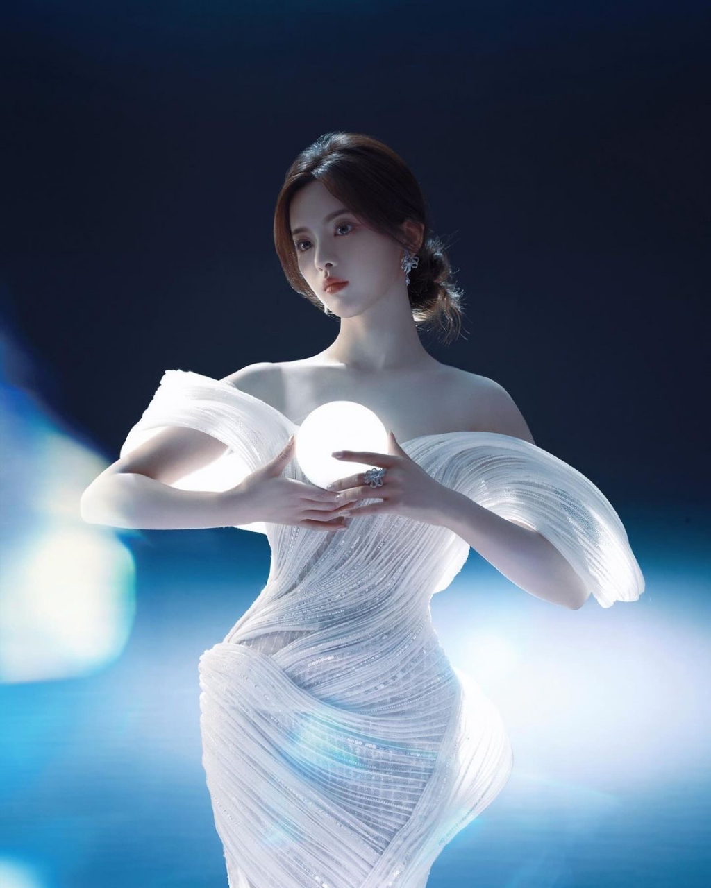 杨超越:黑白二色晚礼服