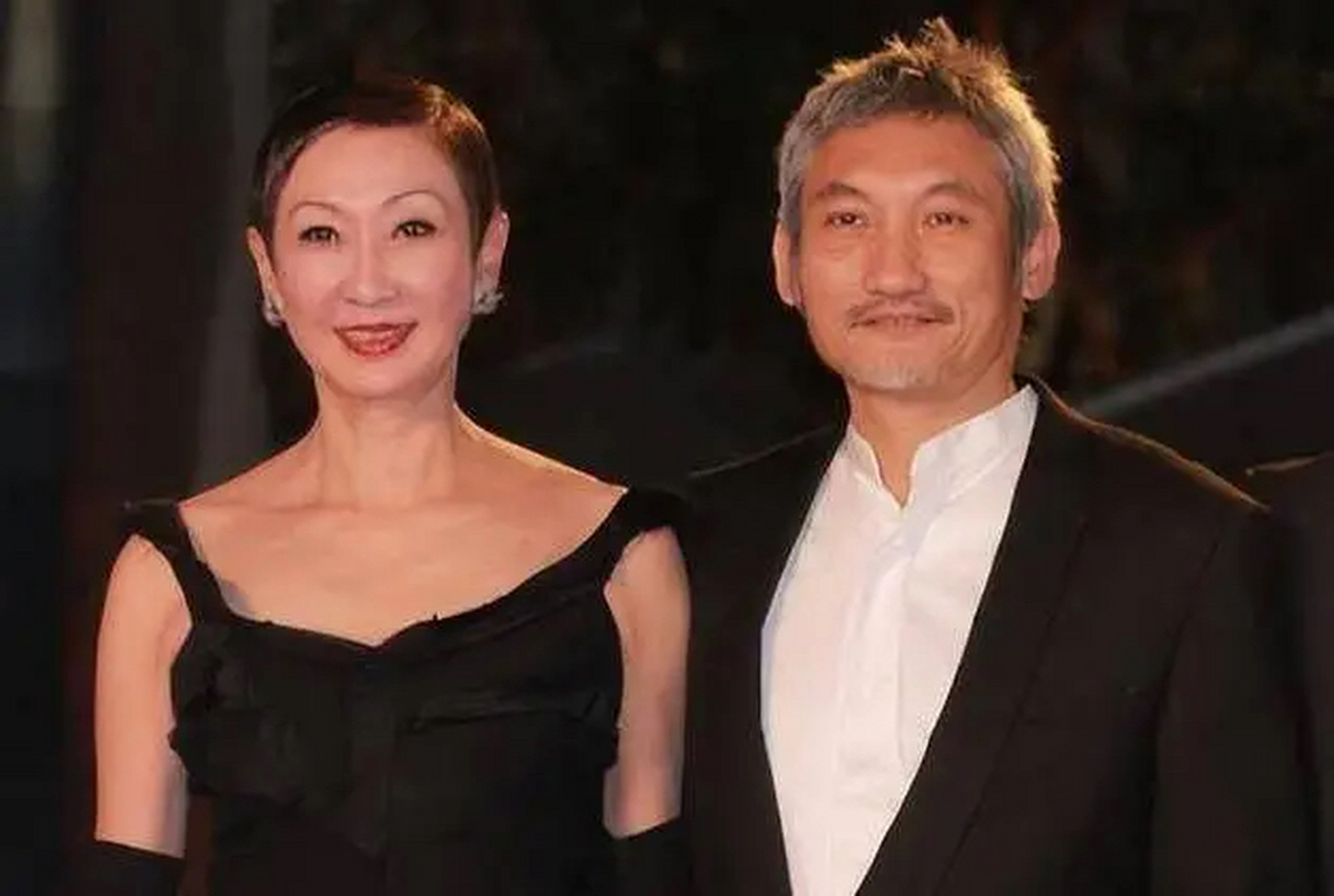 看两人爱情过往,施南生实在是爱徐克过满,把徐克给宠上天,徐克回报