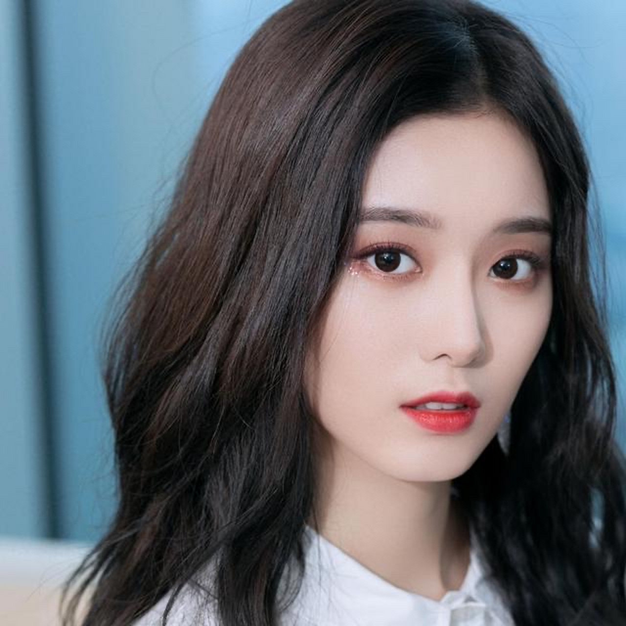 徐艺洋,1997年9月12日出生于四川省南充市,中国内地流行乐女歌手,影视