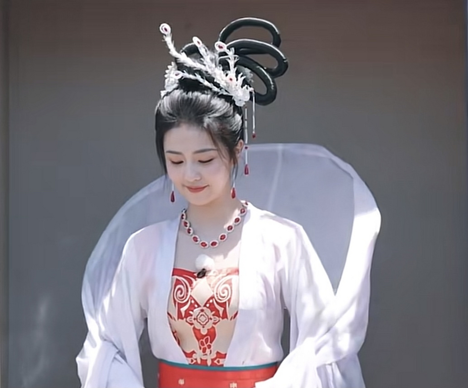 白鹿# 在奔跑吧cos 嫦娥真的好美,这个造型爱了