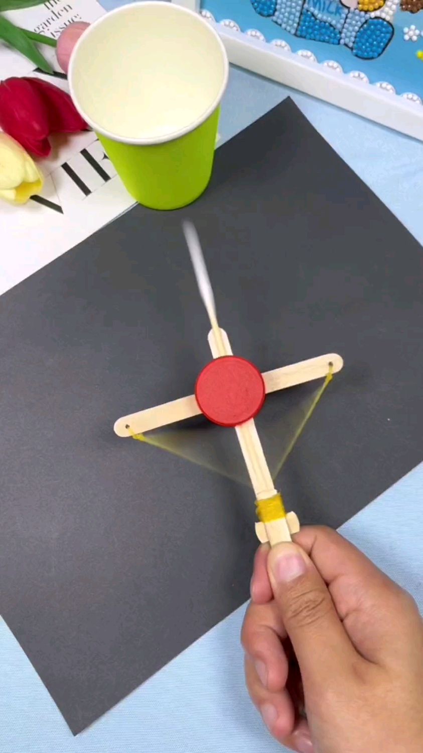 雪糕棒做个小弓弩吧