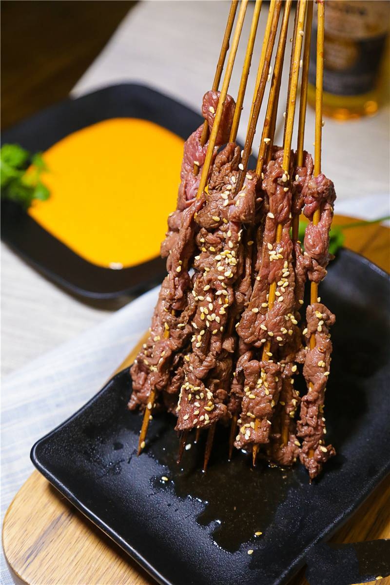 烧烤界的离经叛道的爆品做法:鲜椒霸王湿辣牛肉串