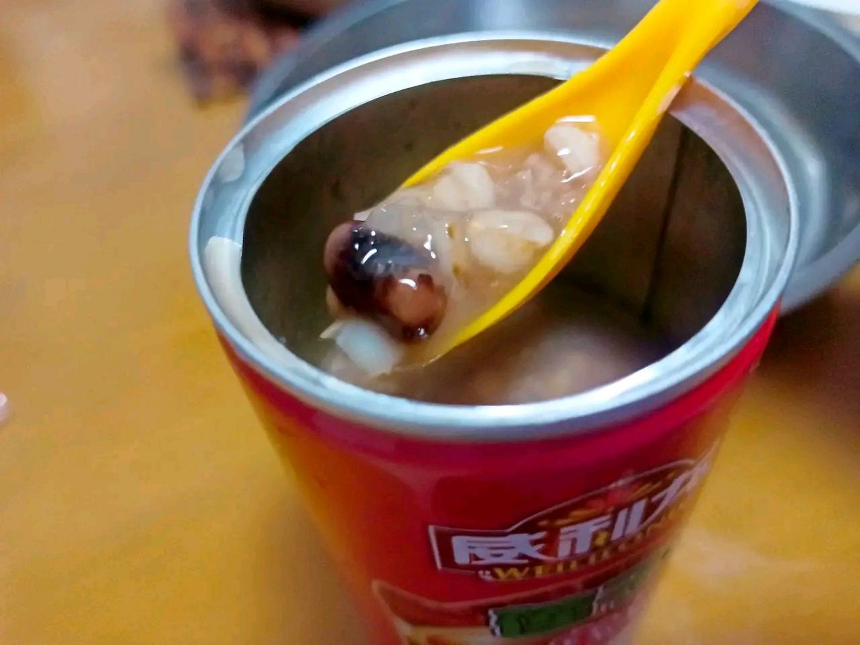 以前吃过几次这种罐装八宝粥,记得每次吃了都拉肚子,后来再也没吃过