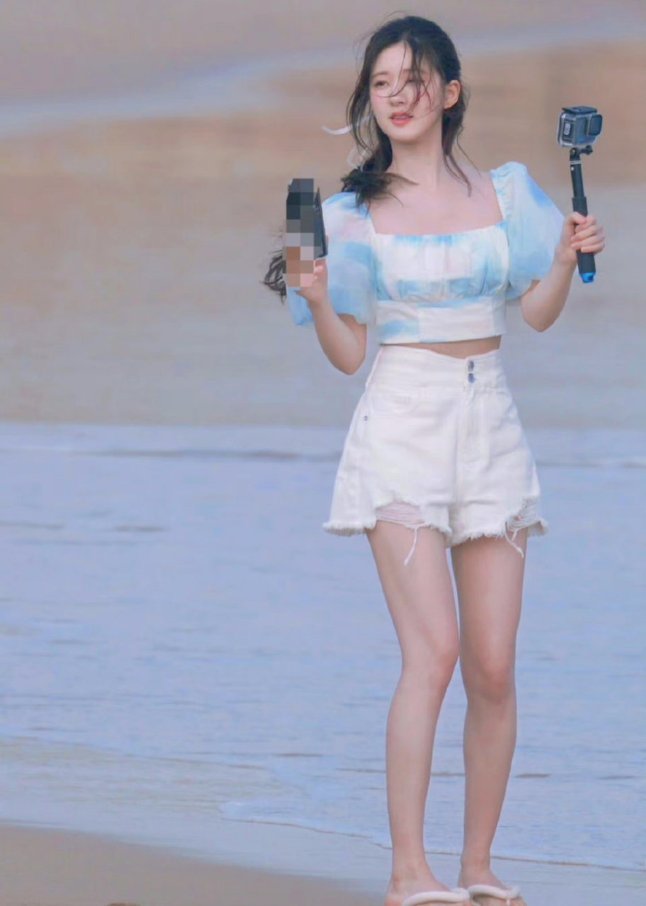 赵露思这身材能挑的出毛病来么,腿短不至于吧? #宝藏女孩赵露思