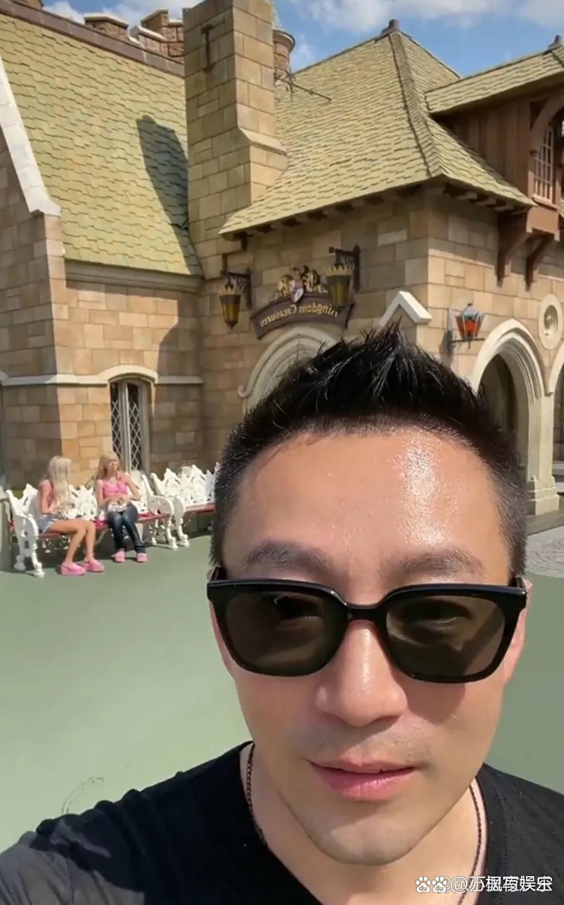 怪不得昨天小菲发的自拍又瘦又没笑容.